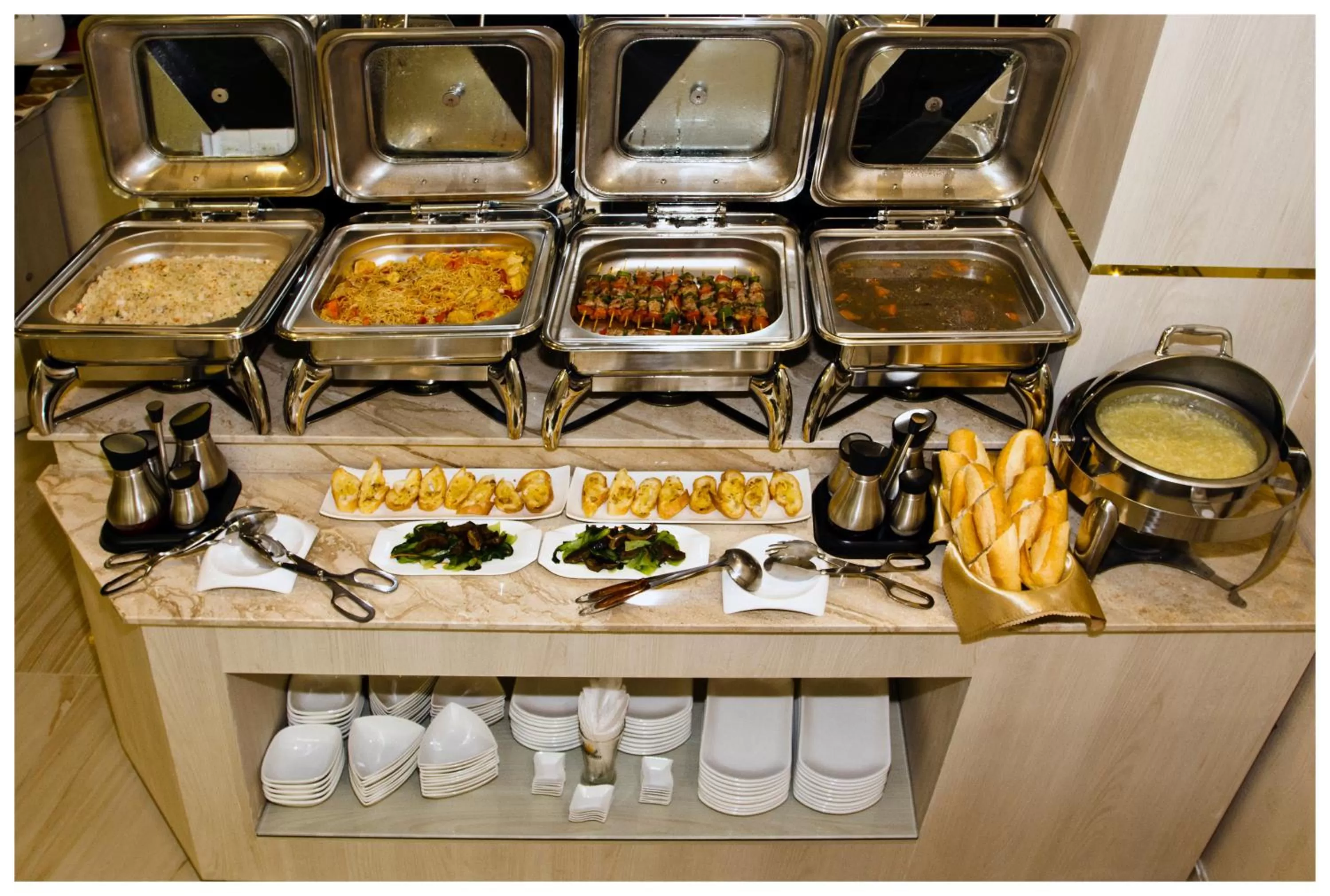 Restaurant/places to eat in New Sun Hotel