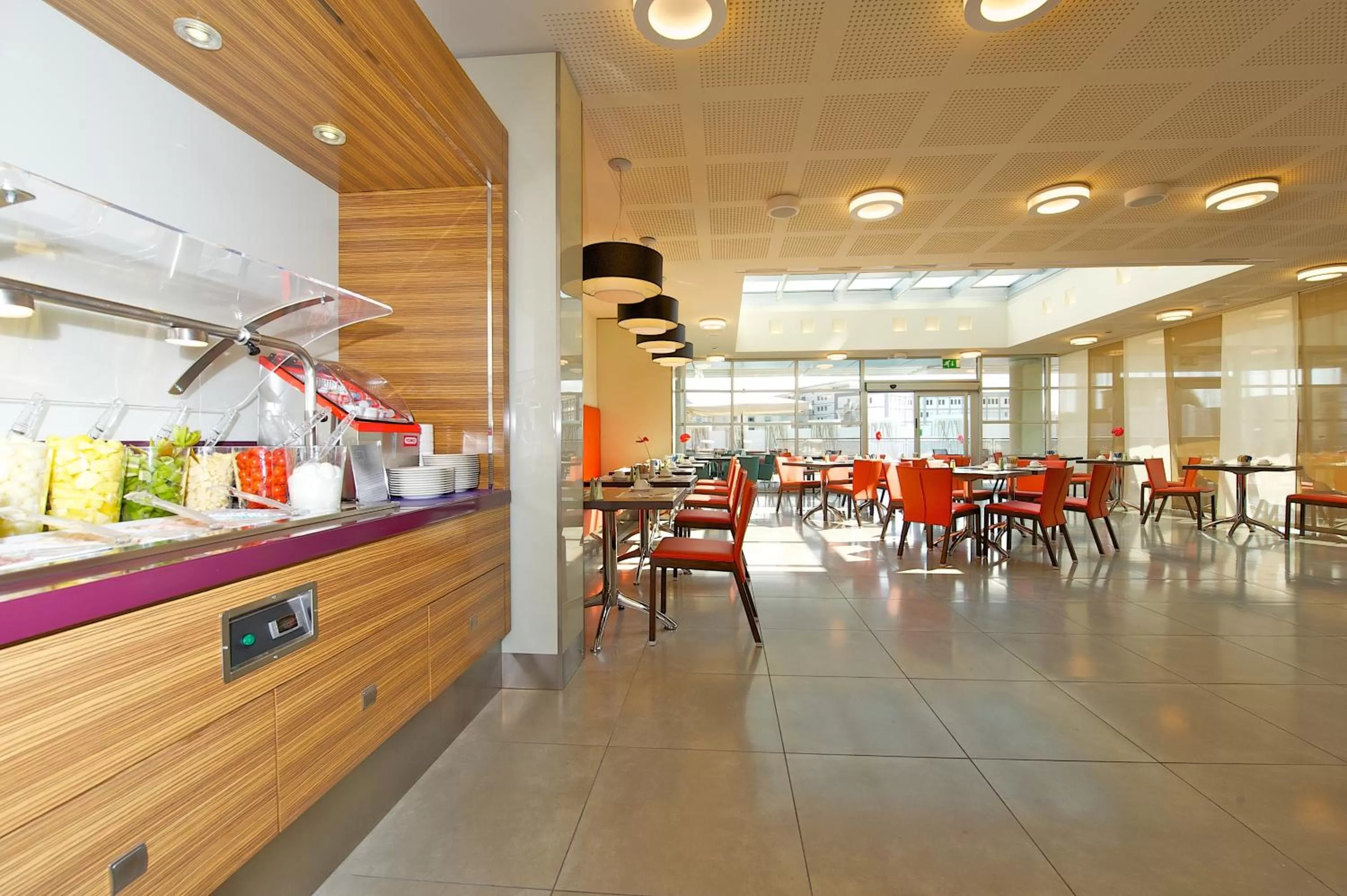 Restaurant/places to eat in Novotel Salerno Est Arechi