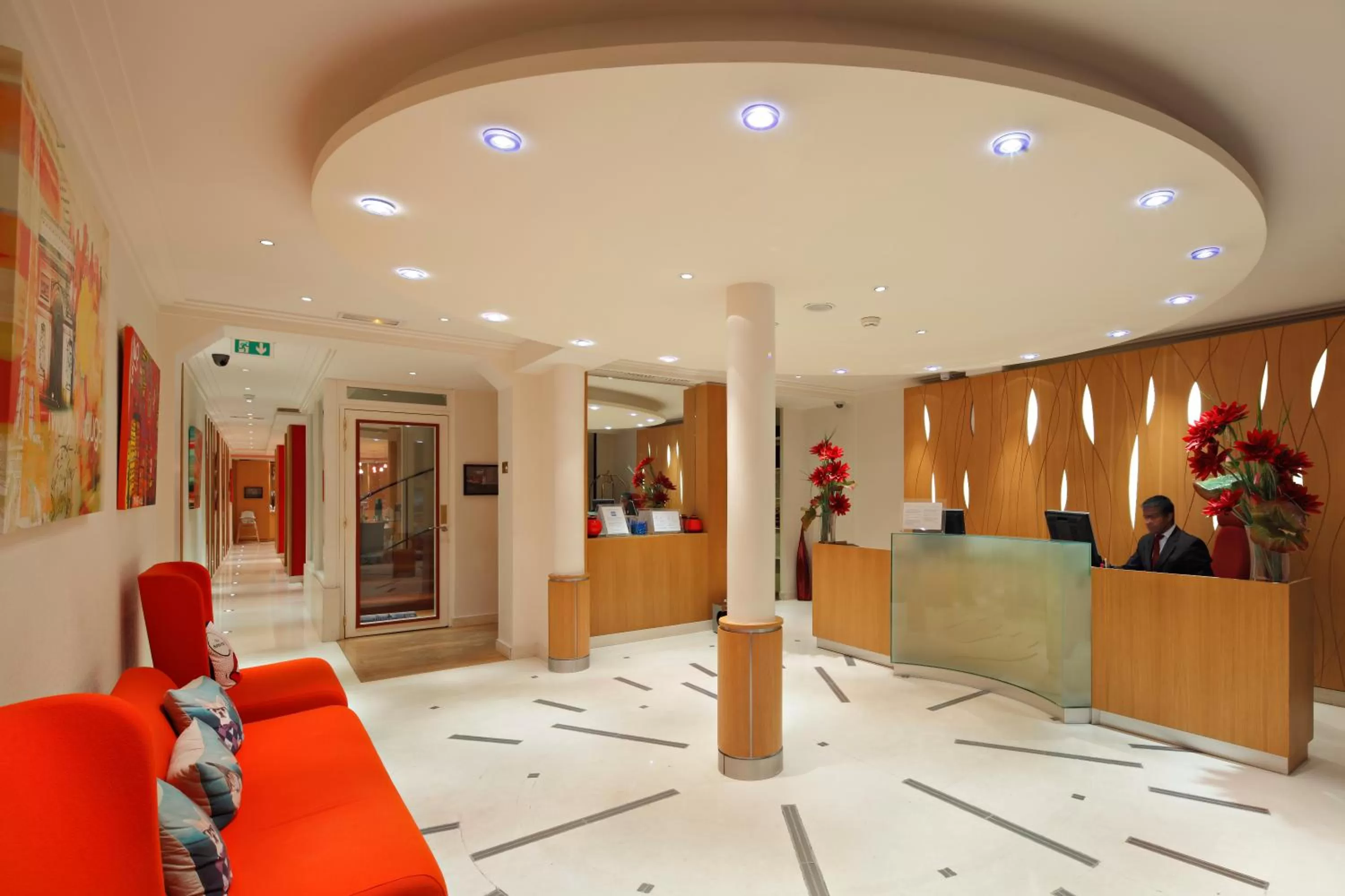 Facade/entrance in Westside Arc de Triomphe Hotel