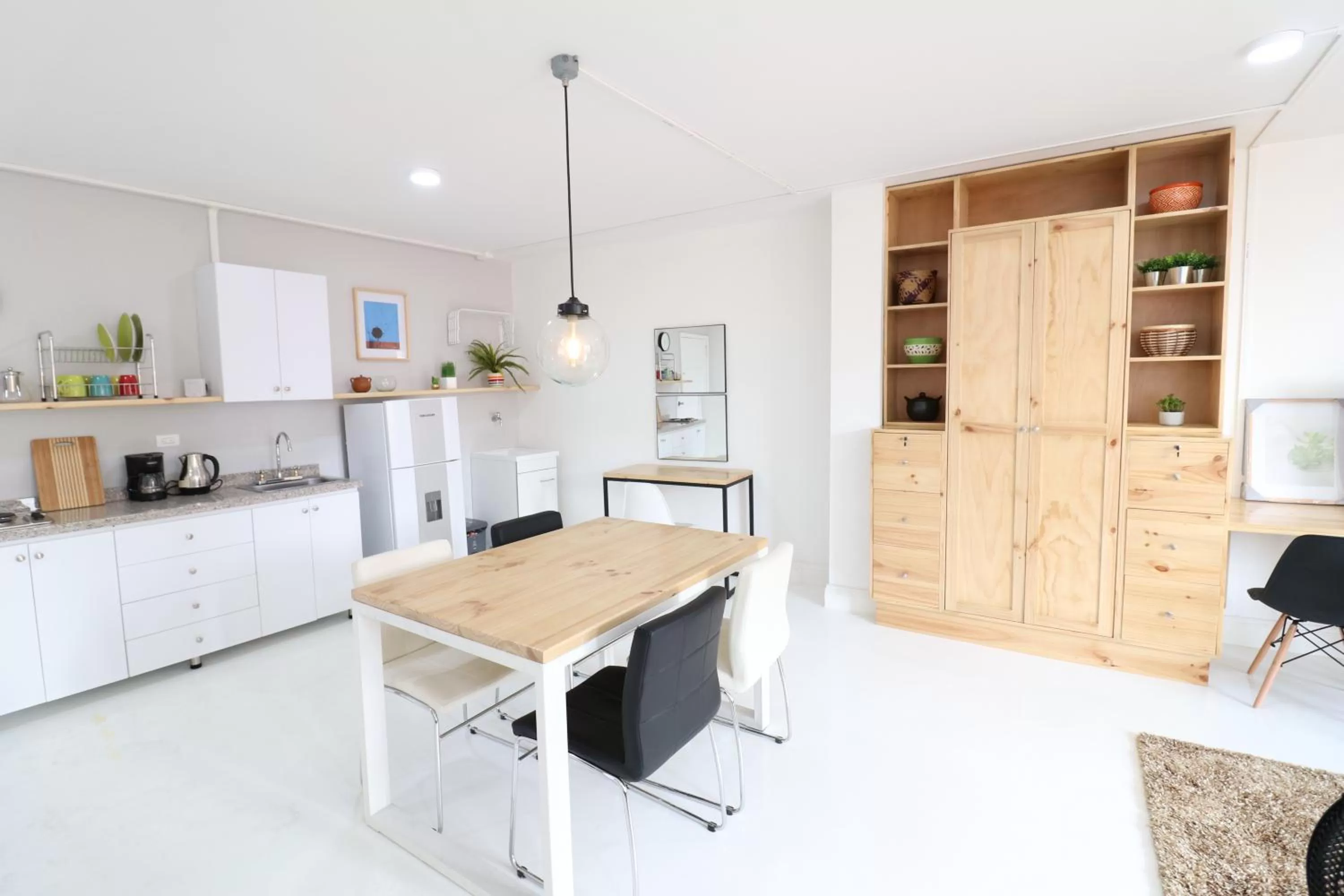 Dining Area in 554 Apartments