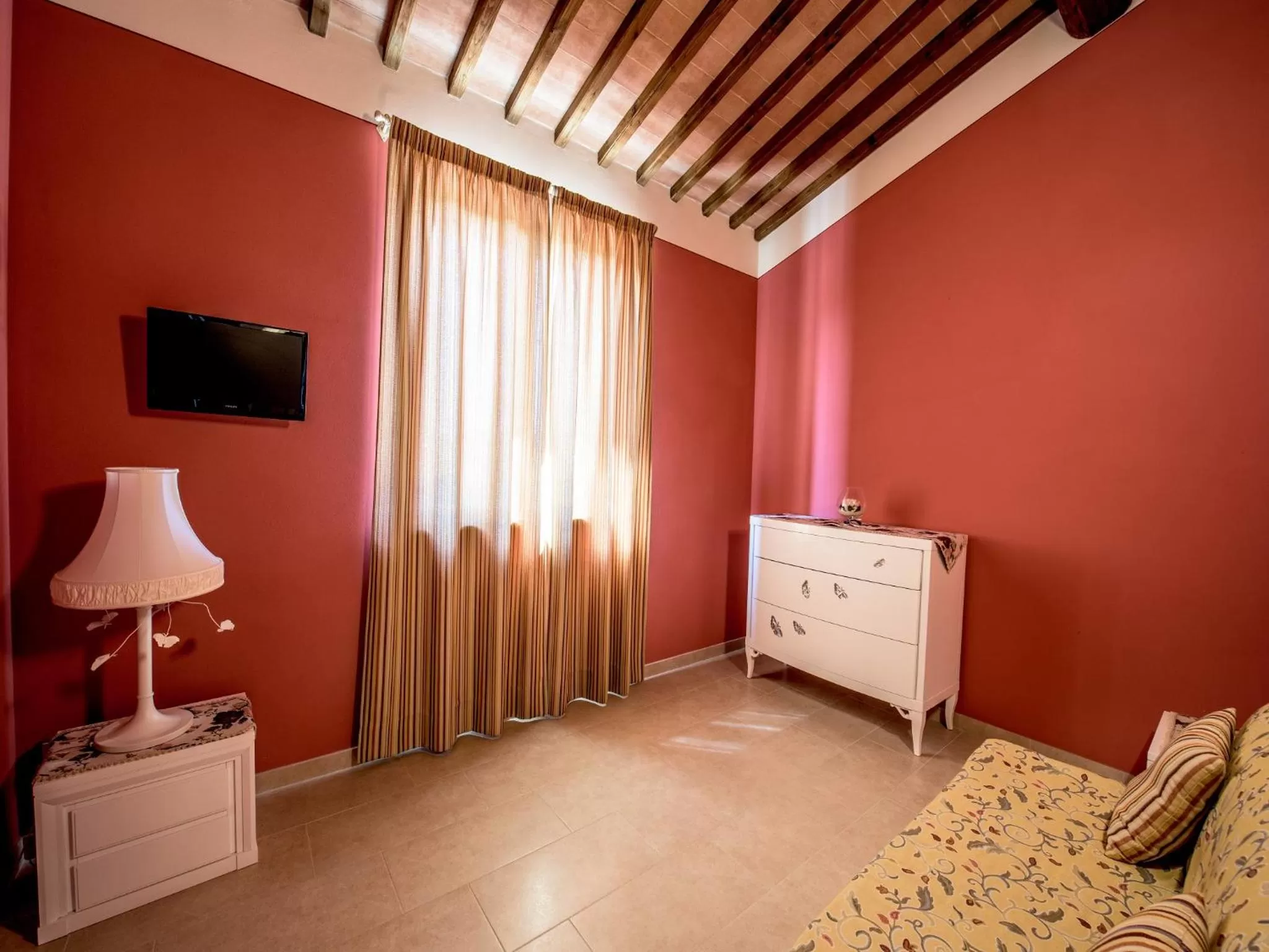 Living room, Bed in Albergo La Foresteria