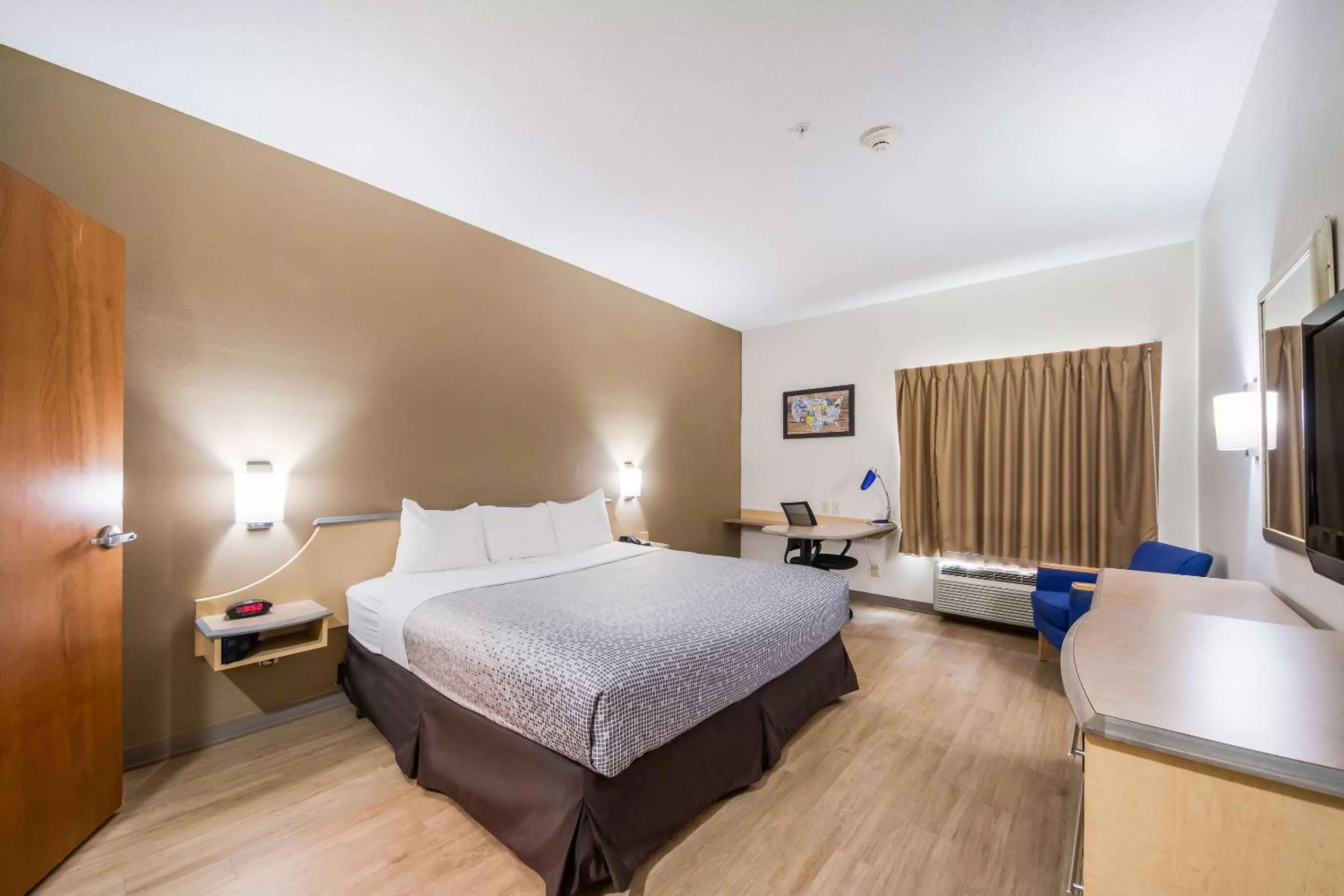 Photo of the whole room in Econo Lodge Laredo