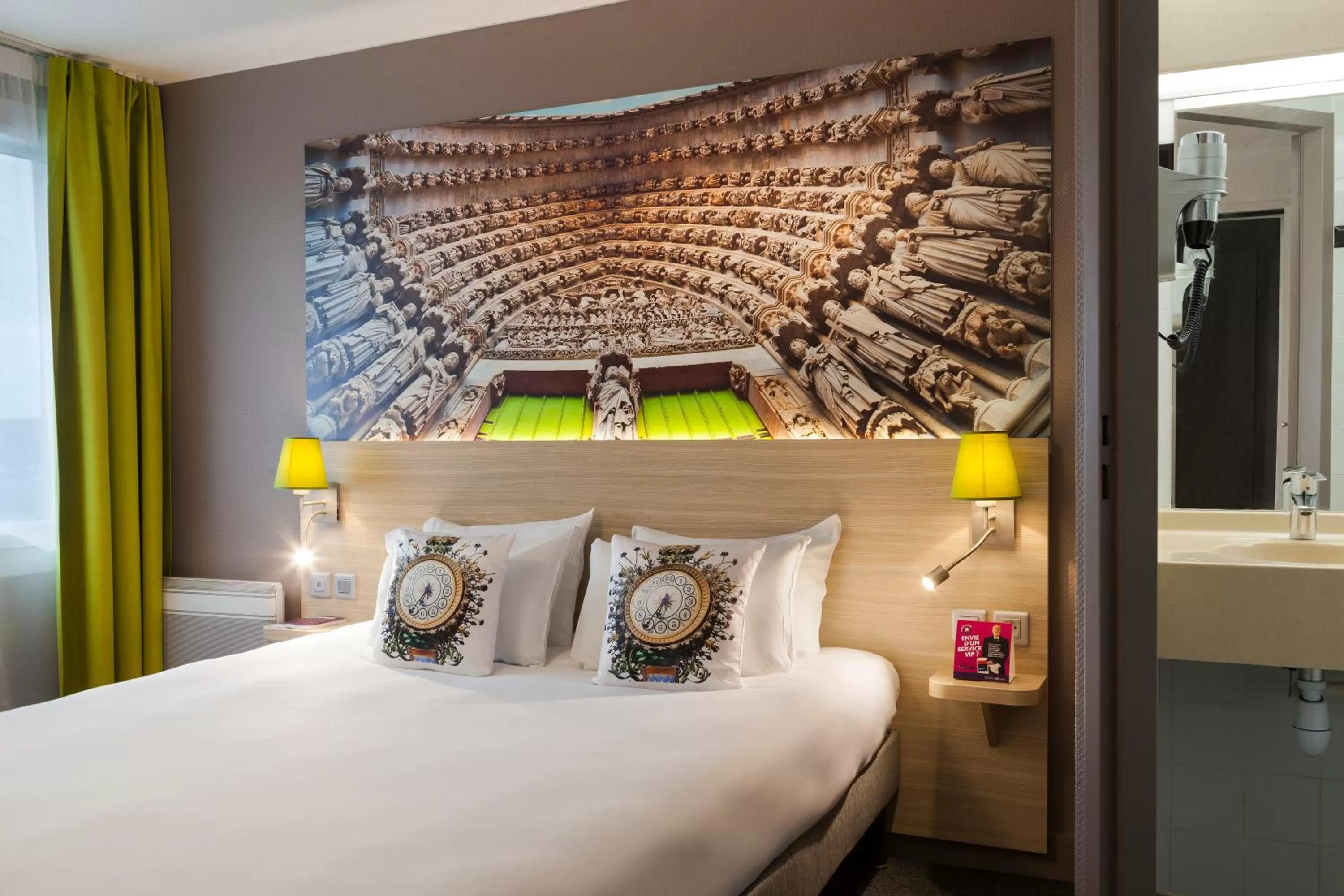 Bedroom, Bed in Brit Hotel Confort Amiens