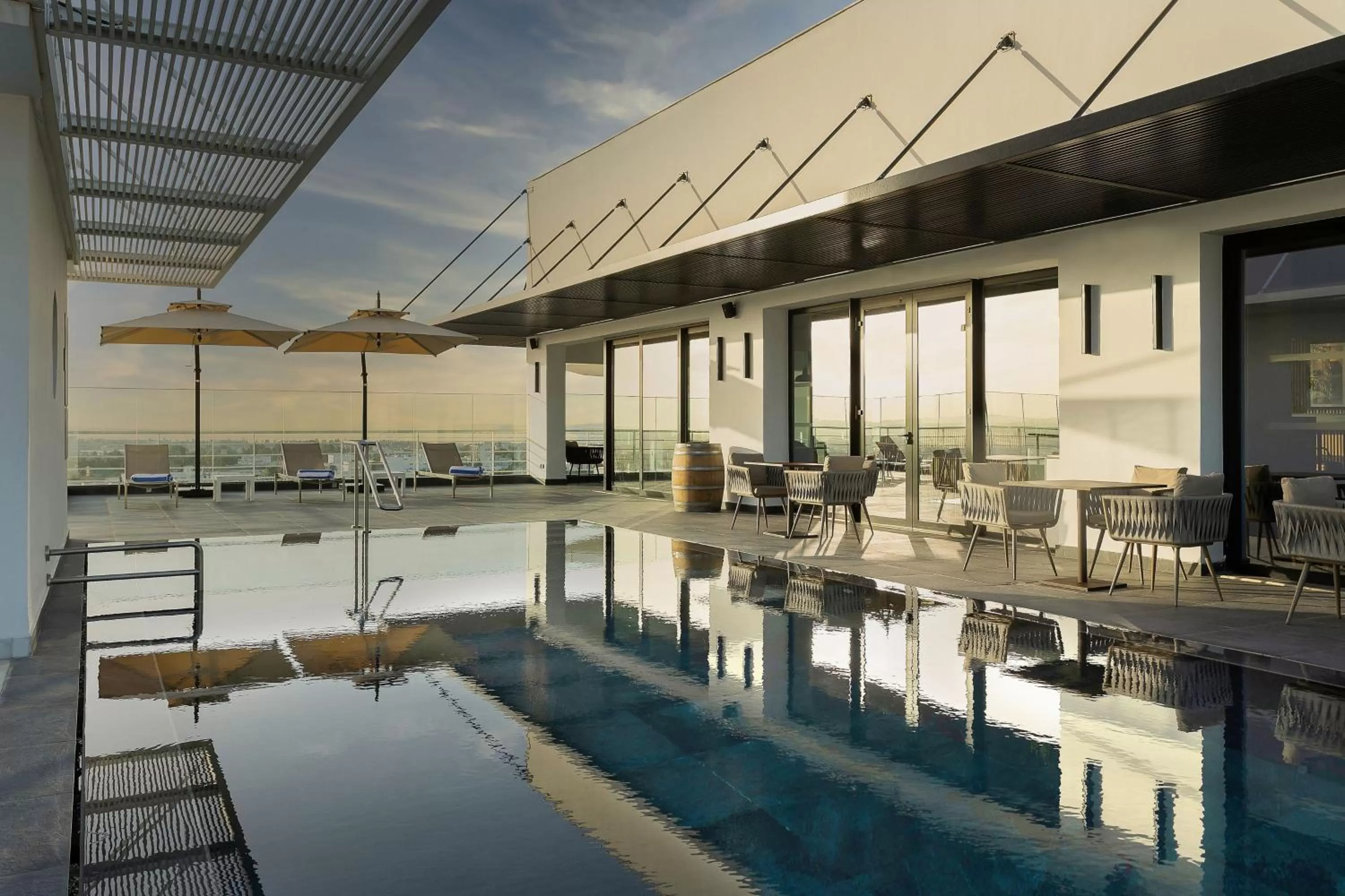 Swimming pool in Tunis Marriott Hotel