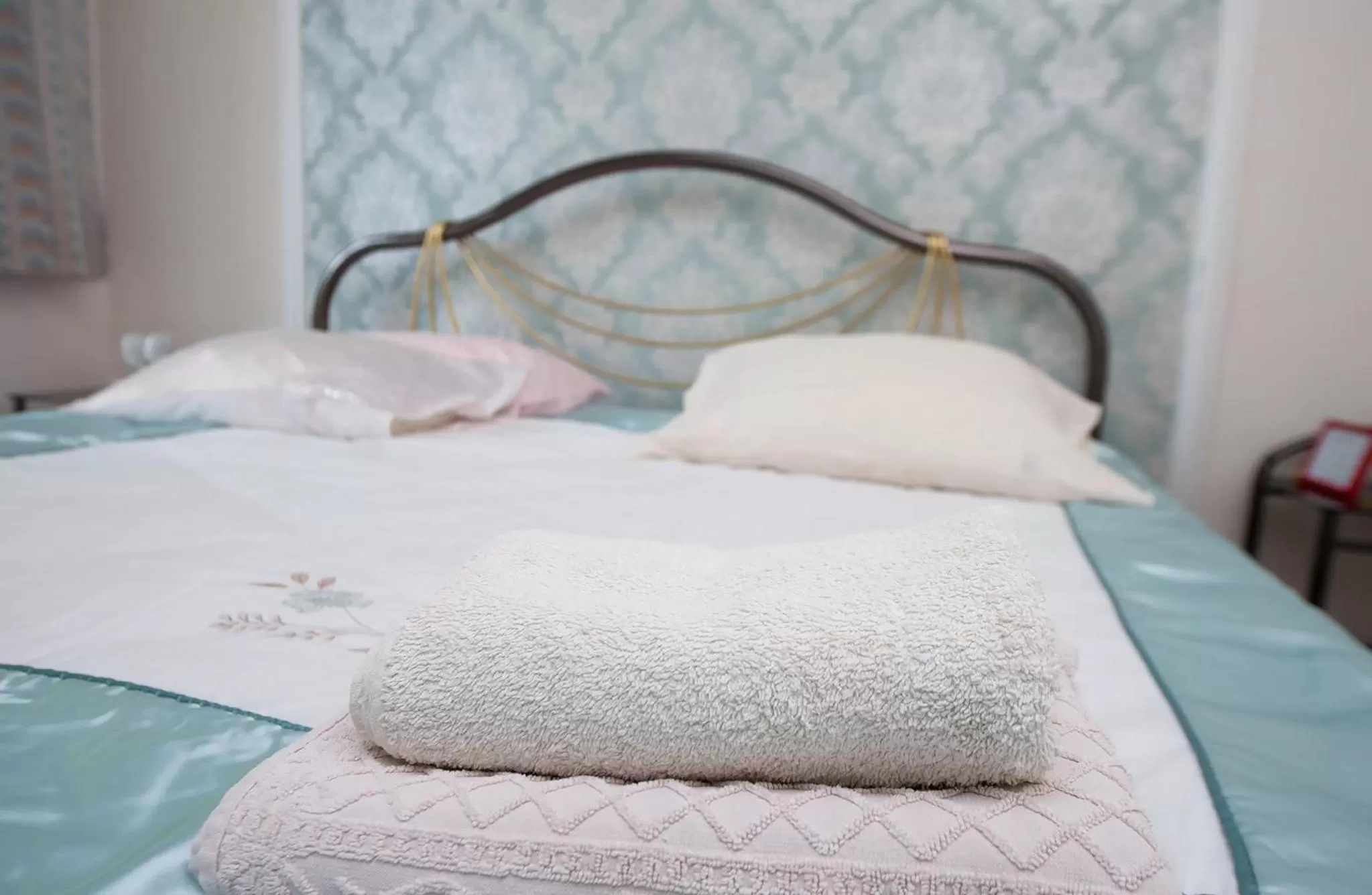 Bathroom, Bed in Hotel Villa Hubertus Kutno