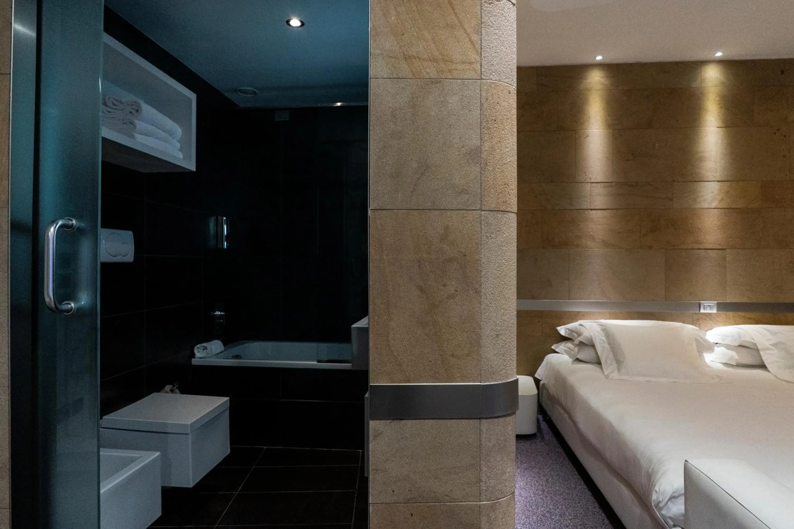 Bed in A Point Arezzo Park Hotel