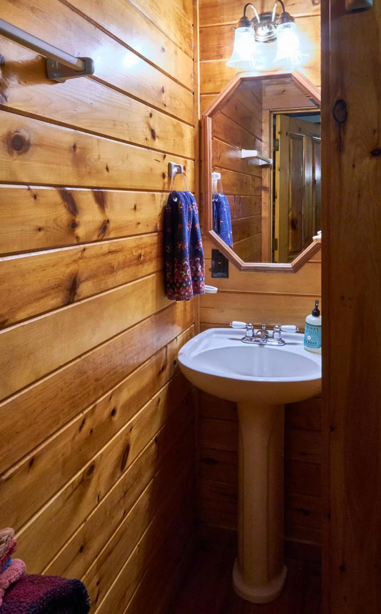 Bathroom in Creekwalk Inn Bed and Breakfast with Cabins