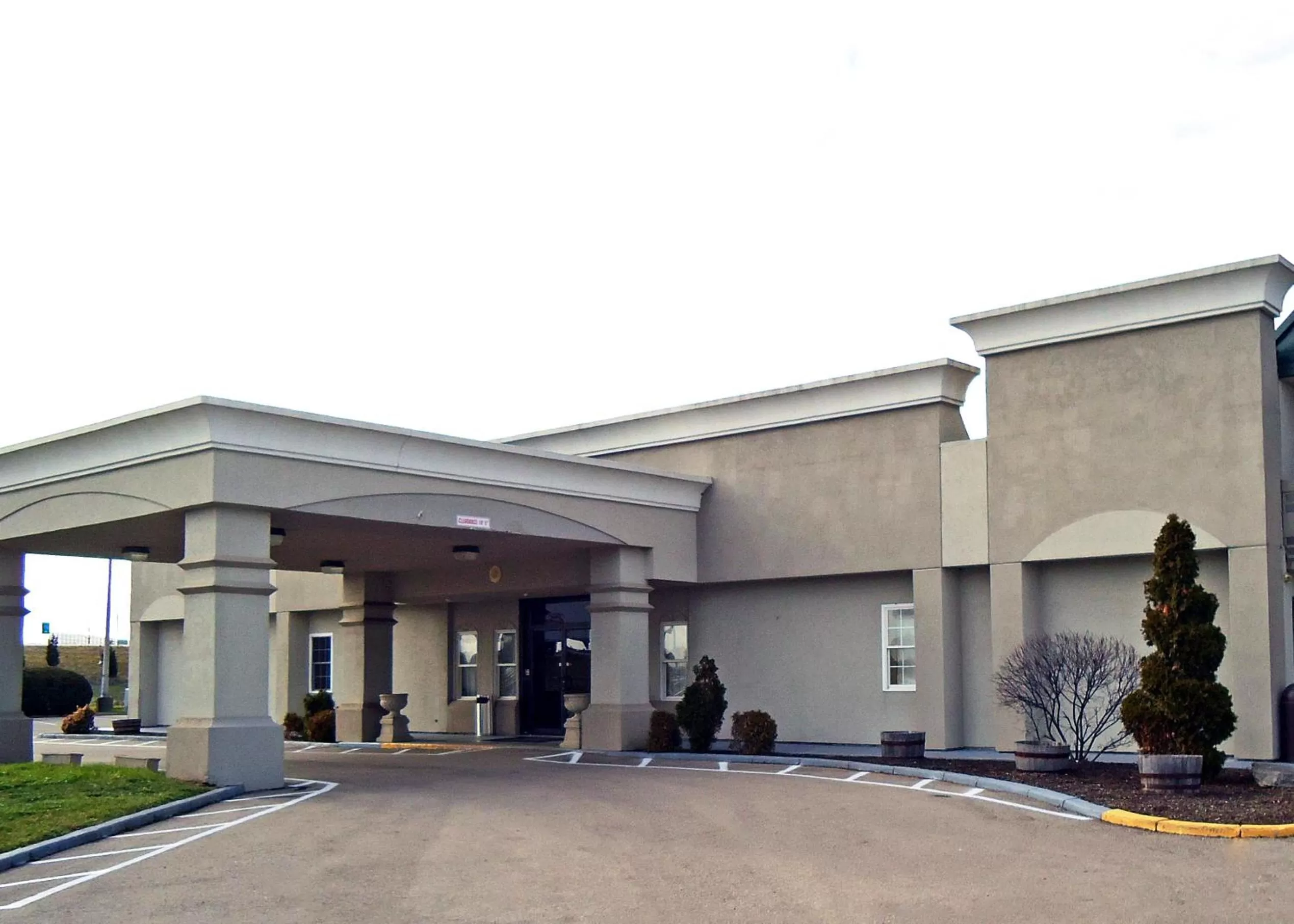 Facade/entrance in Motel 6-Troy, OH