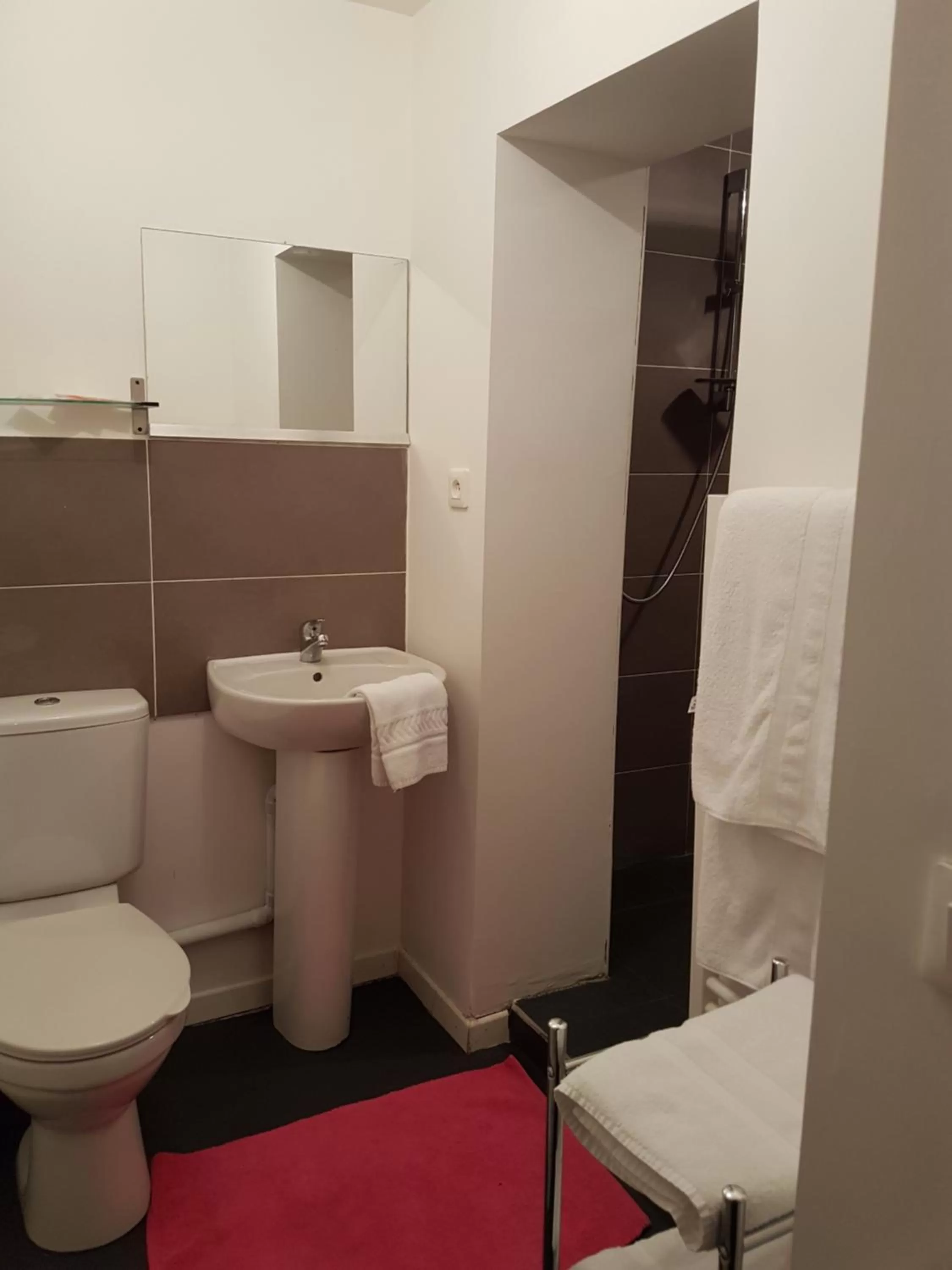 Bathroom in Kyriad Direct Morez