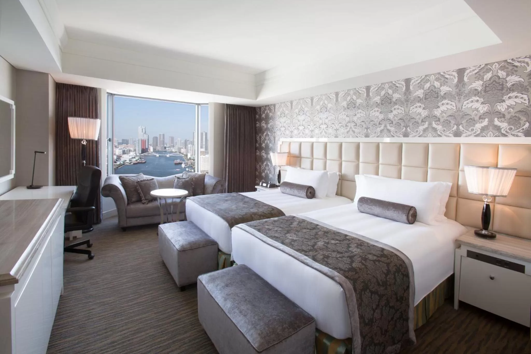 Photo of the whole room, Bed in InterContinental Tokyo Bay by IHG