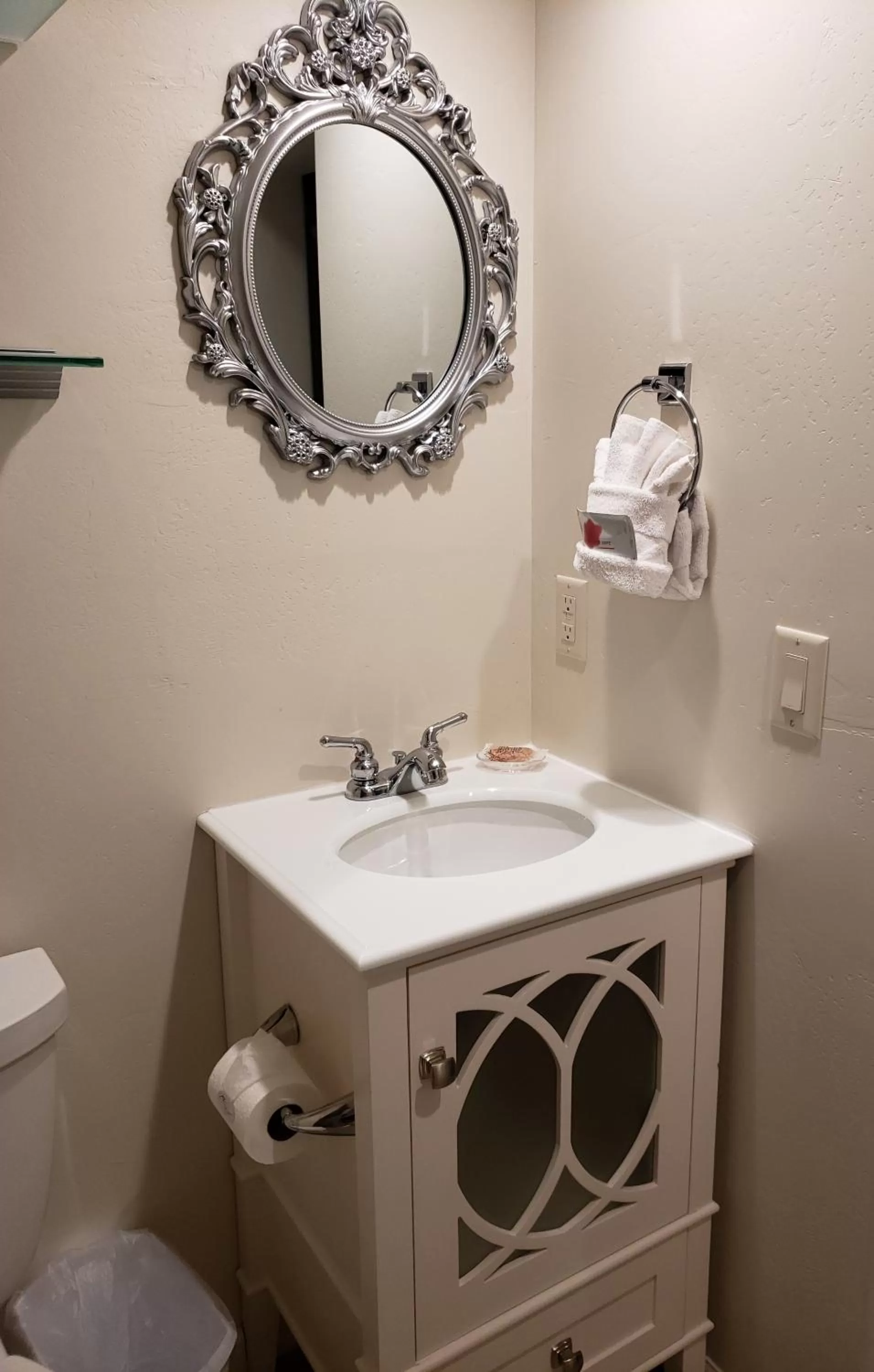 Bathroom in Iron Horse Inn