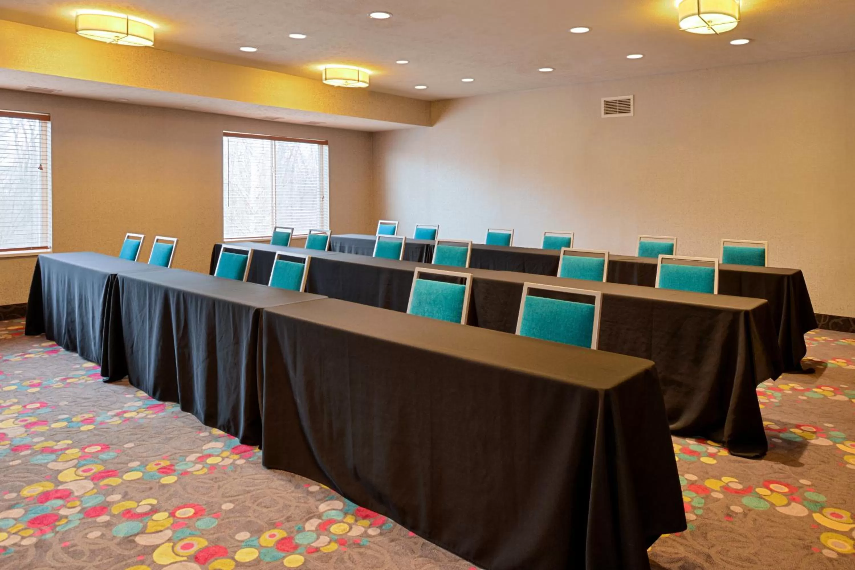 Meeting/conference room in Holiday Inn Express Hotel & Suites Omaha West by IHG
