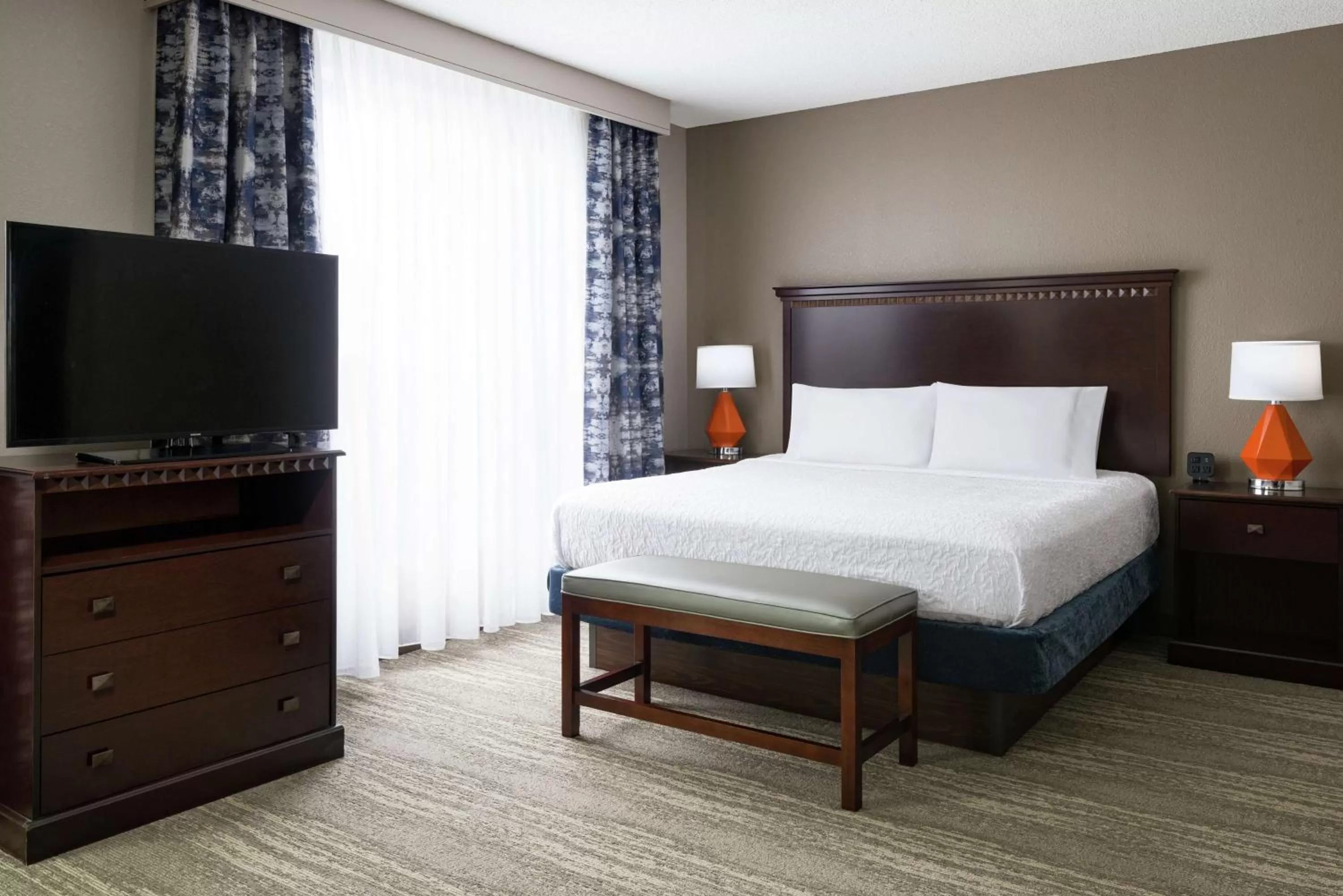 Bedroom, Bed in Hampton Inn & Suites National Harbor/Alexandria Area