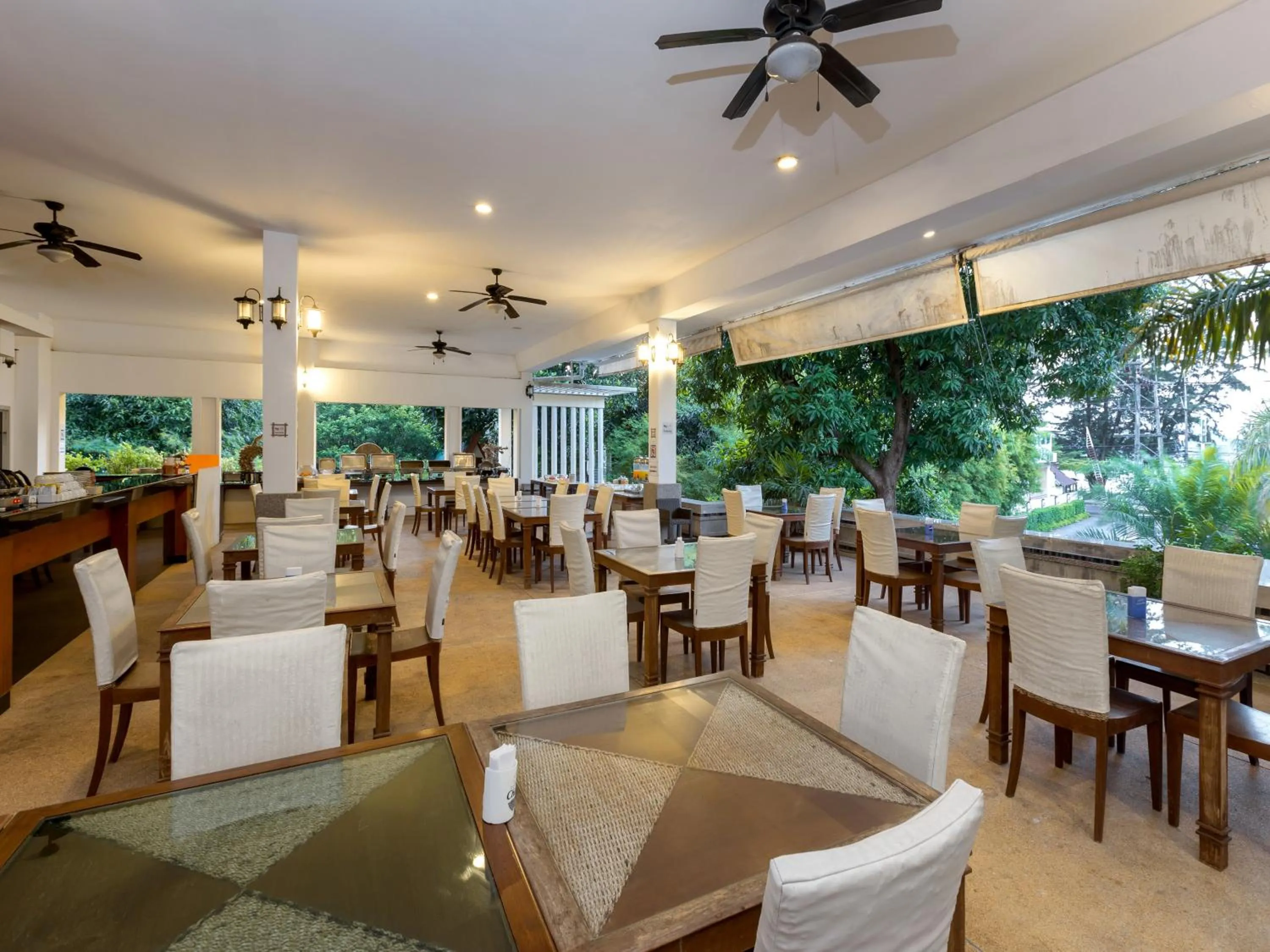 Restaurant/places to eat in Phuket Sea Resort SHA Extra Plus