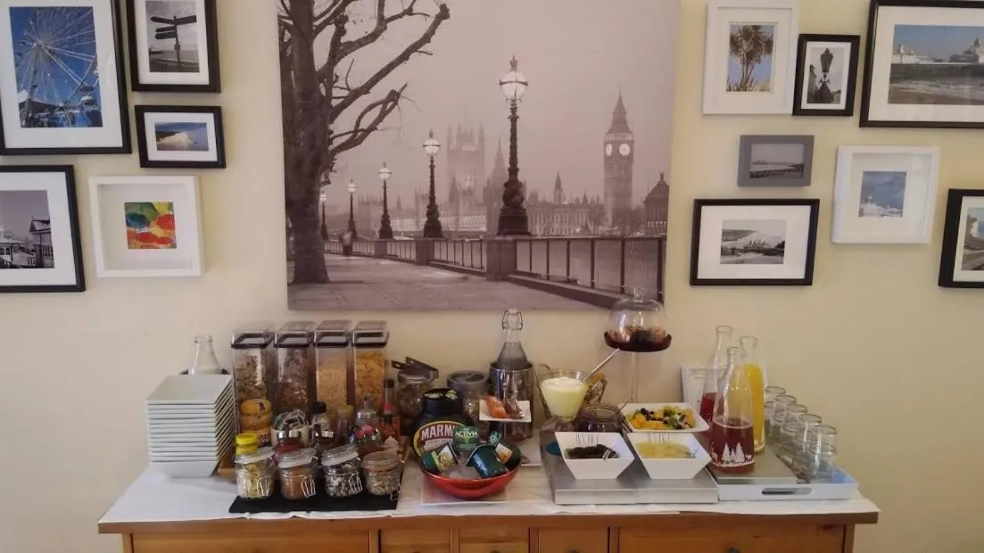 Buffet breakfast in Ebor Lodge