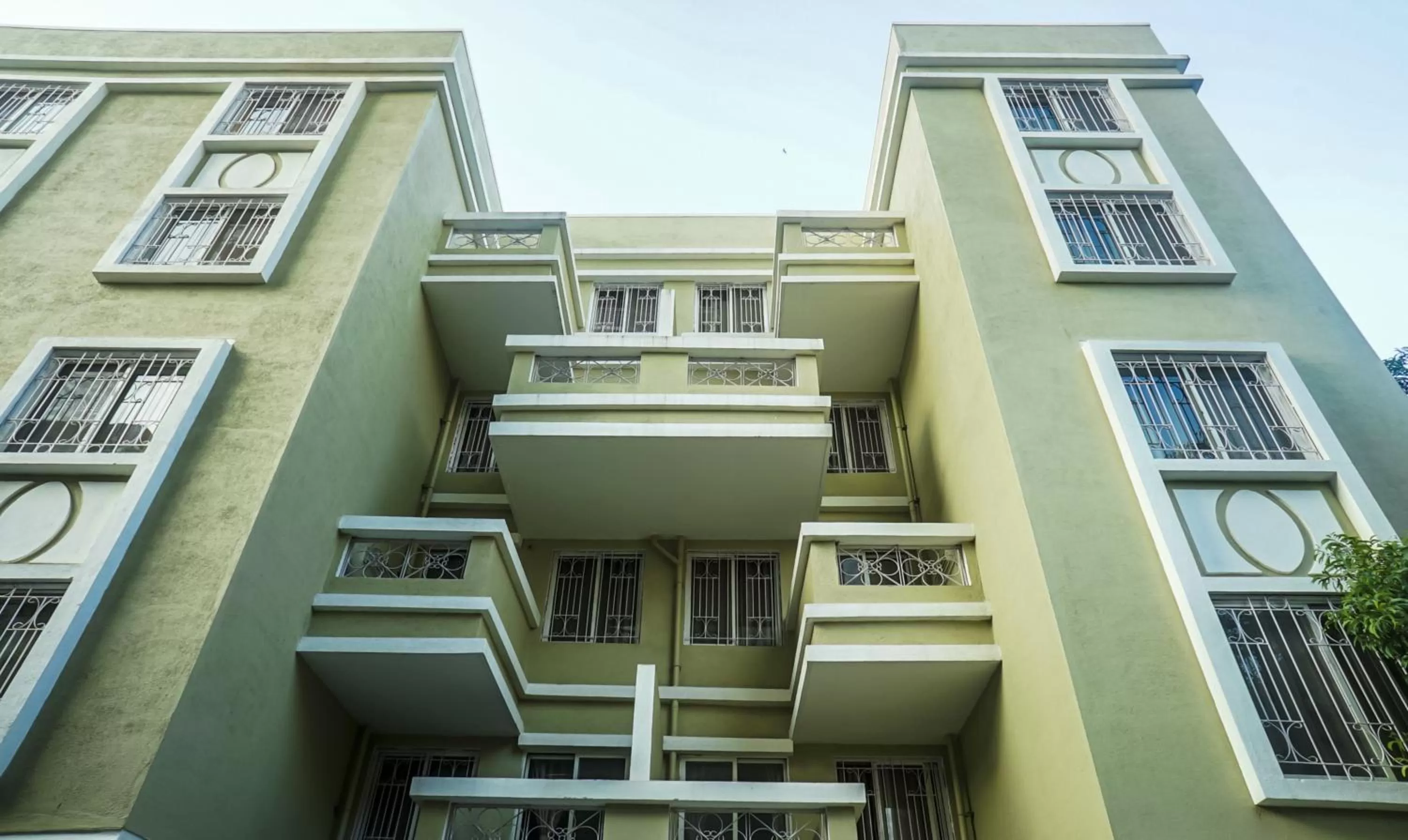 Property building in Treebo Luxe Suite, Shivaji Nagar