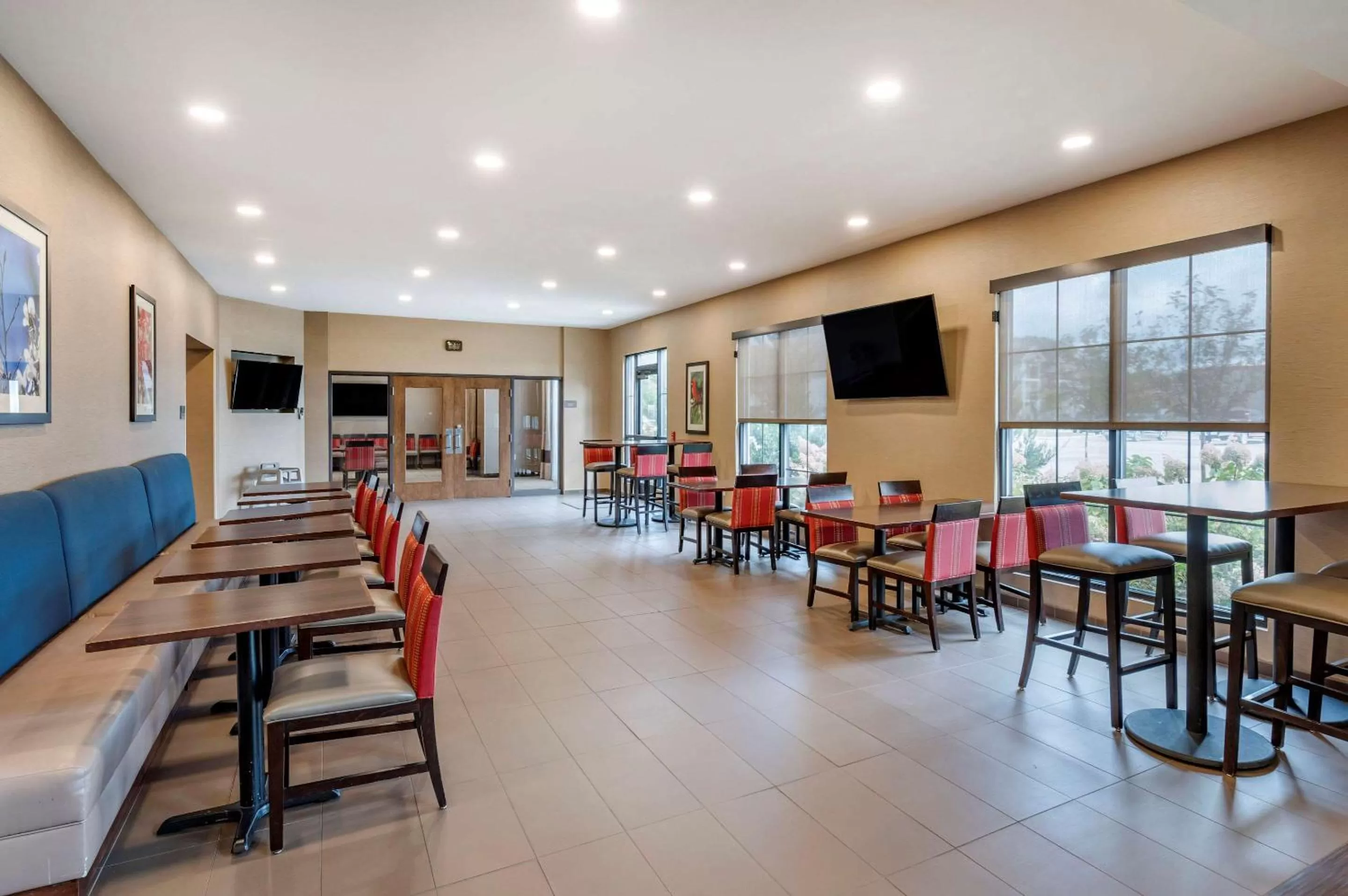 Restaurant/places to eat in Comfort Suites Columbus Airport