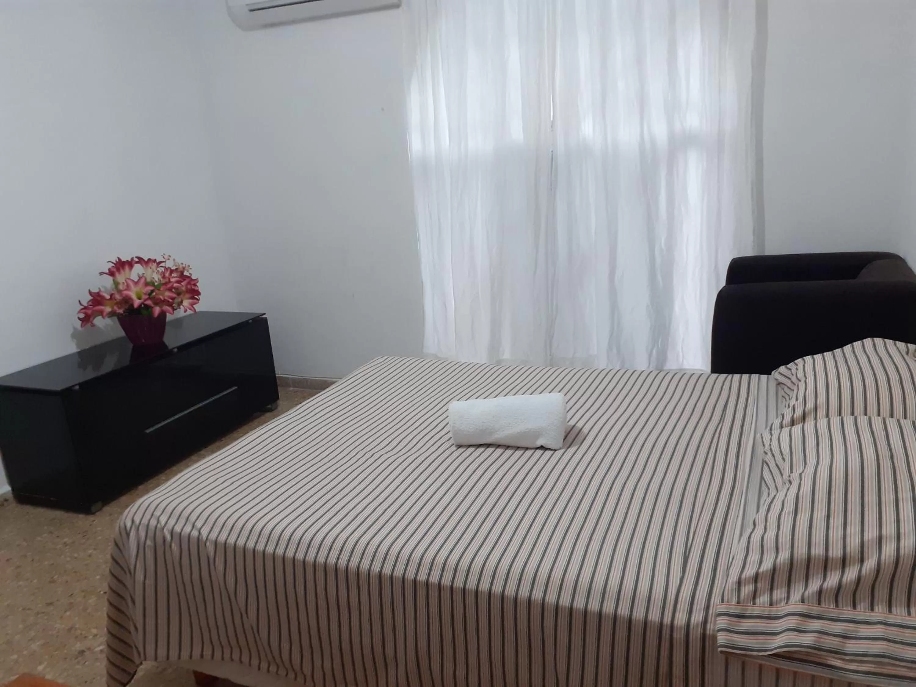 Photo of the whole room, Bed in Thelmar Rooms Cancun