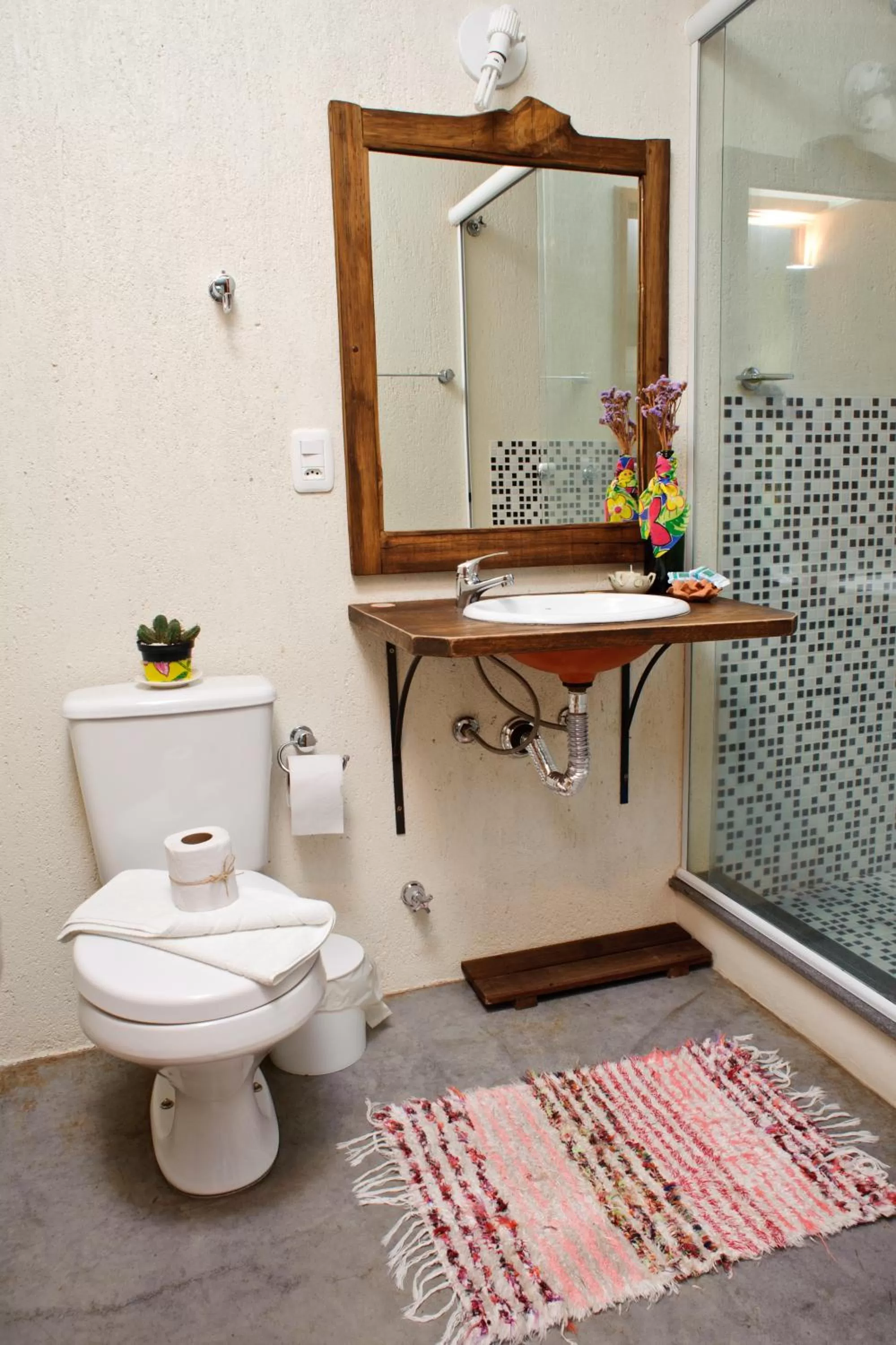 Bathroom in Bina's Haus Pousada, Cafeteria e Atelier