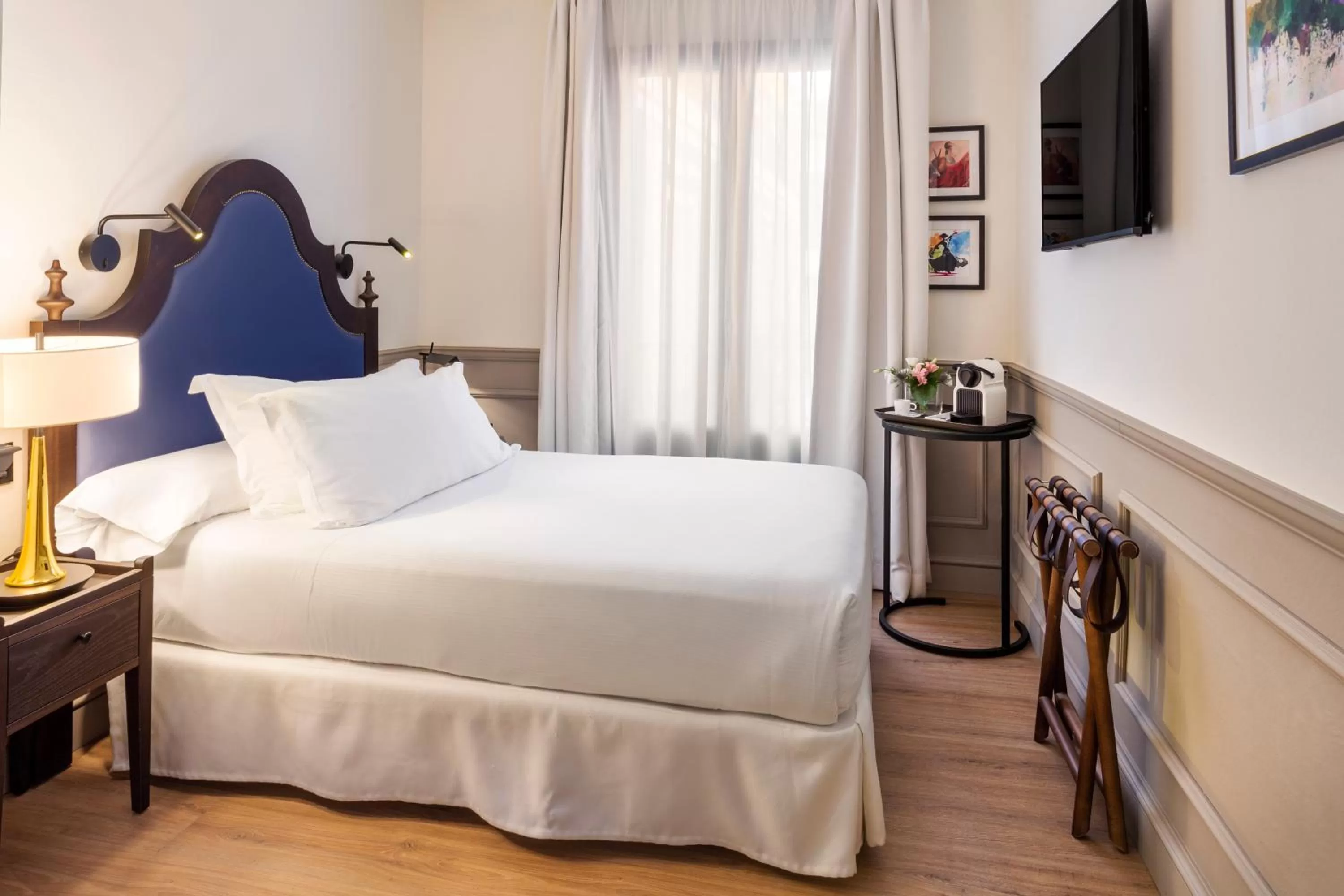 Decorative detail, Bed in H10 Corregidor Boutique Hotel