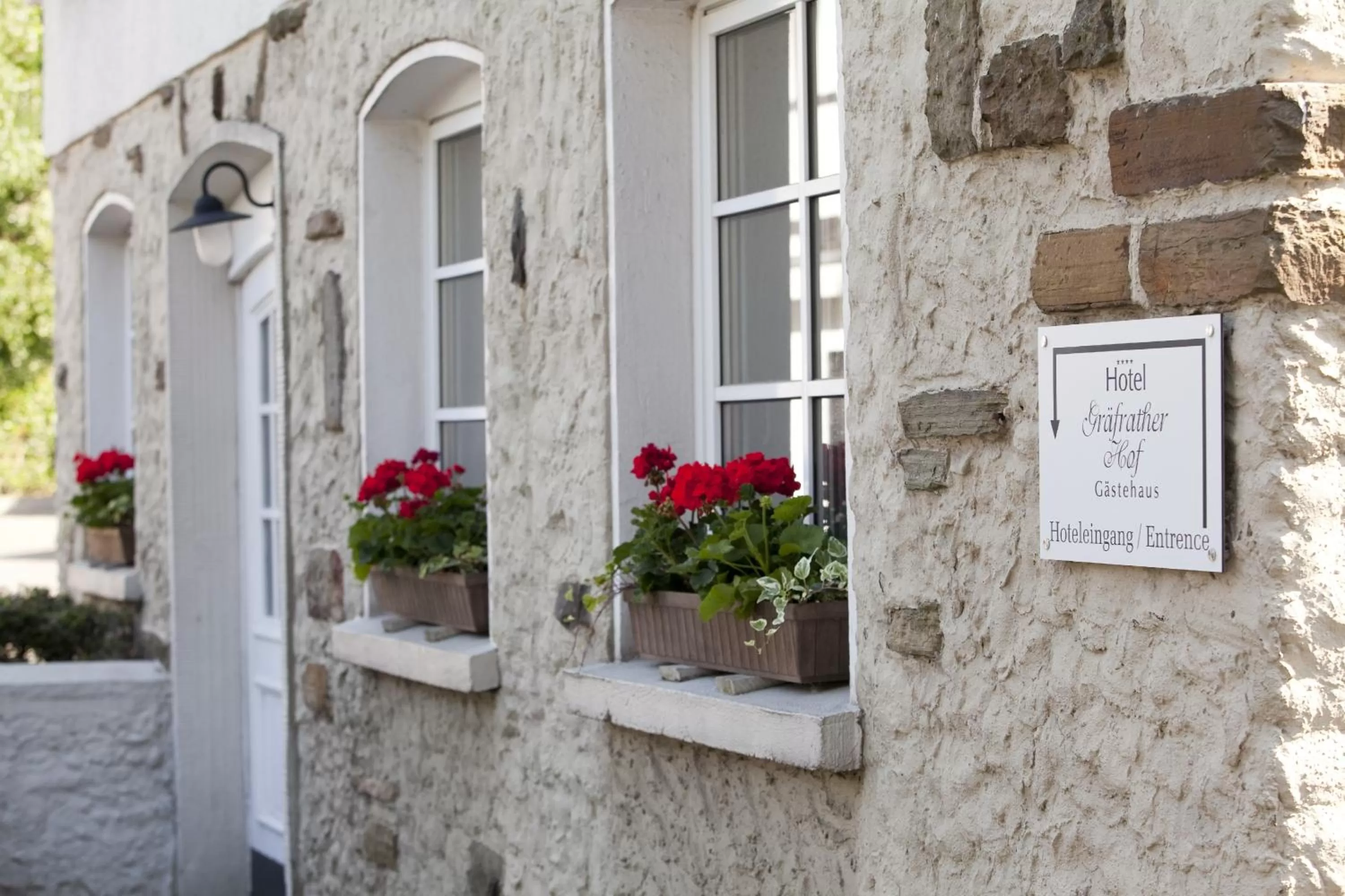 Property building in Hotel Gräfrather Hof