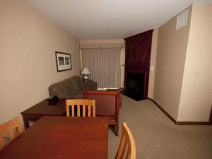 Deluxe One-Bedroom Condo in Allegheny Springs