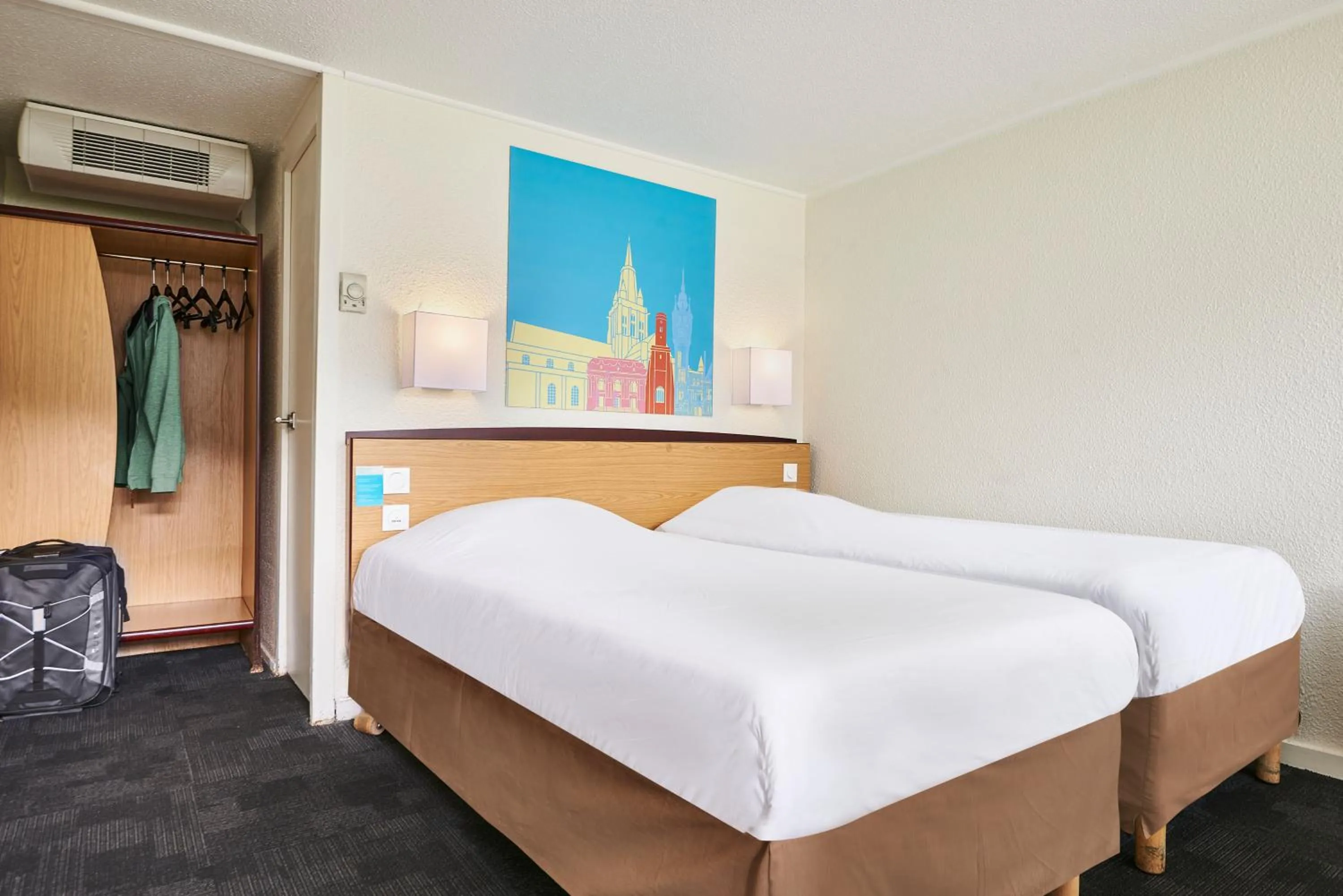 Bed in Kyriad Direct Le Bourget Gonesse