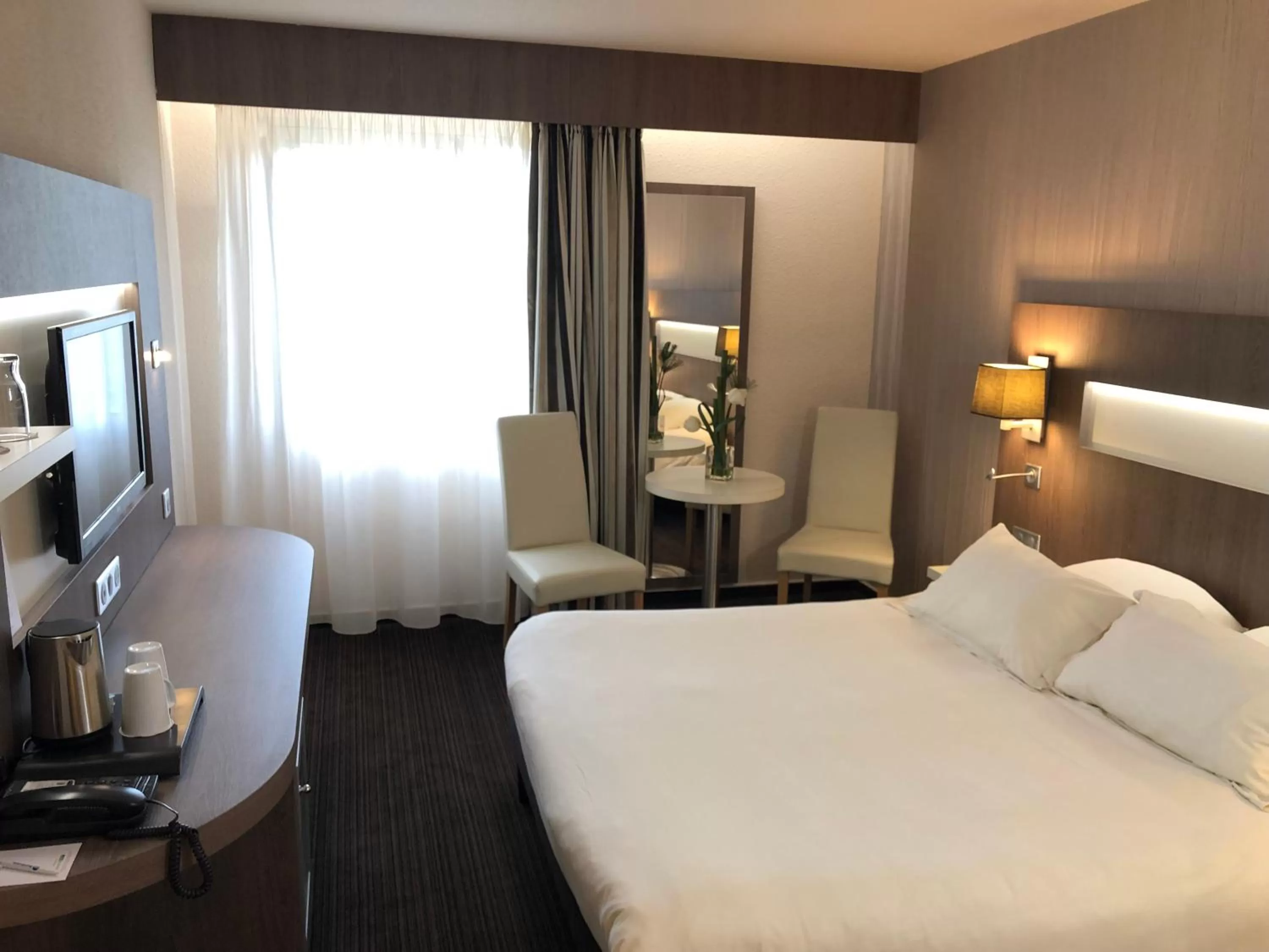 Photo of the whole room, Bed in Best Western Marseille Aeroport