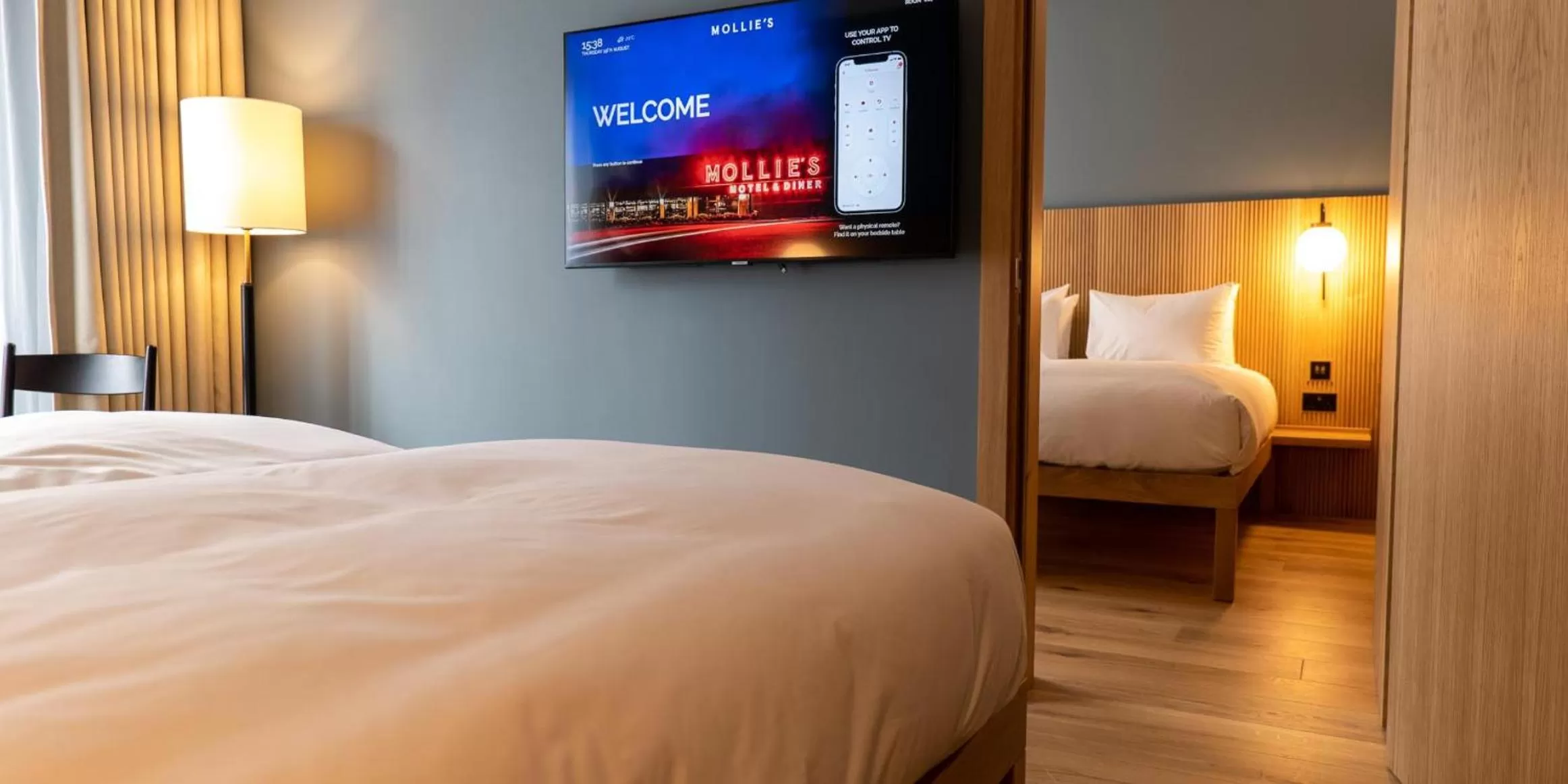 Bed in Mollie's Motel & Diner Bristol