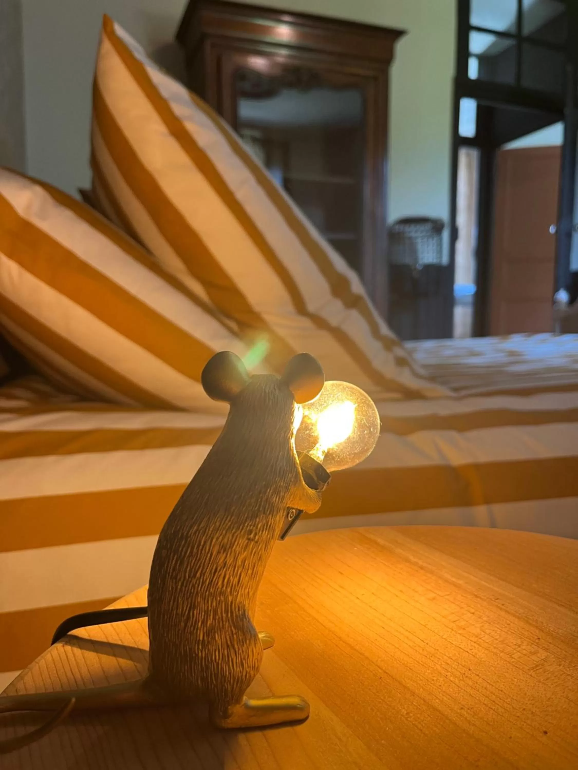 Decorative detail, Bed in la_grande_guerais