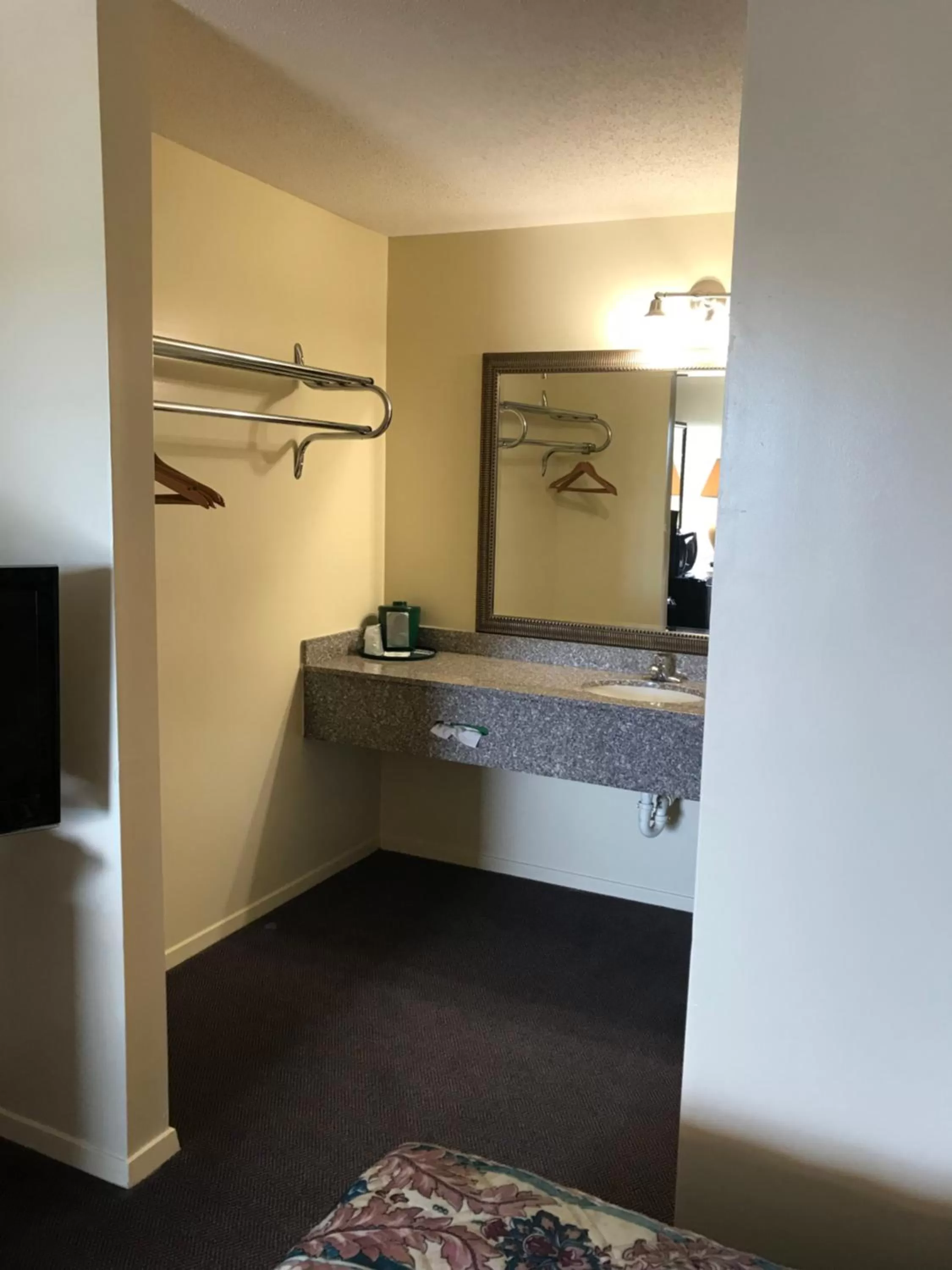 Bathroom in WESTERN MOTEL