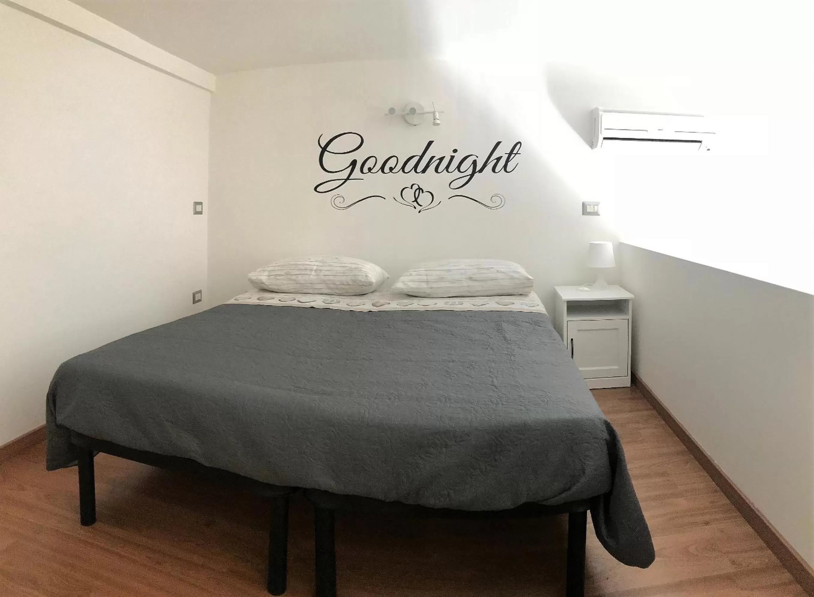 Bedroom, Bed in Ale & Tizy House