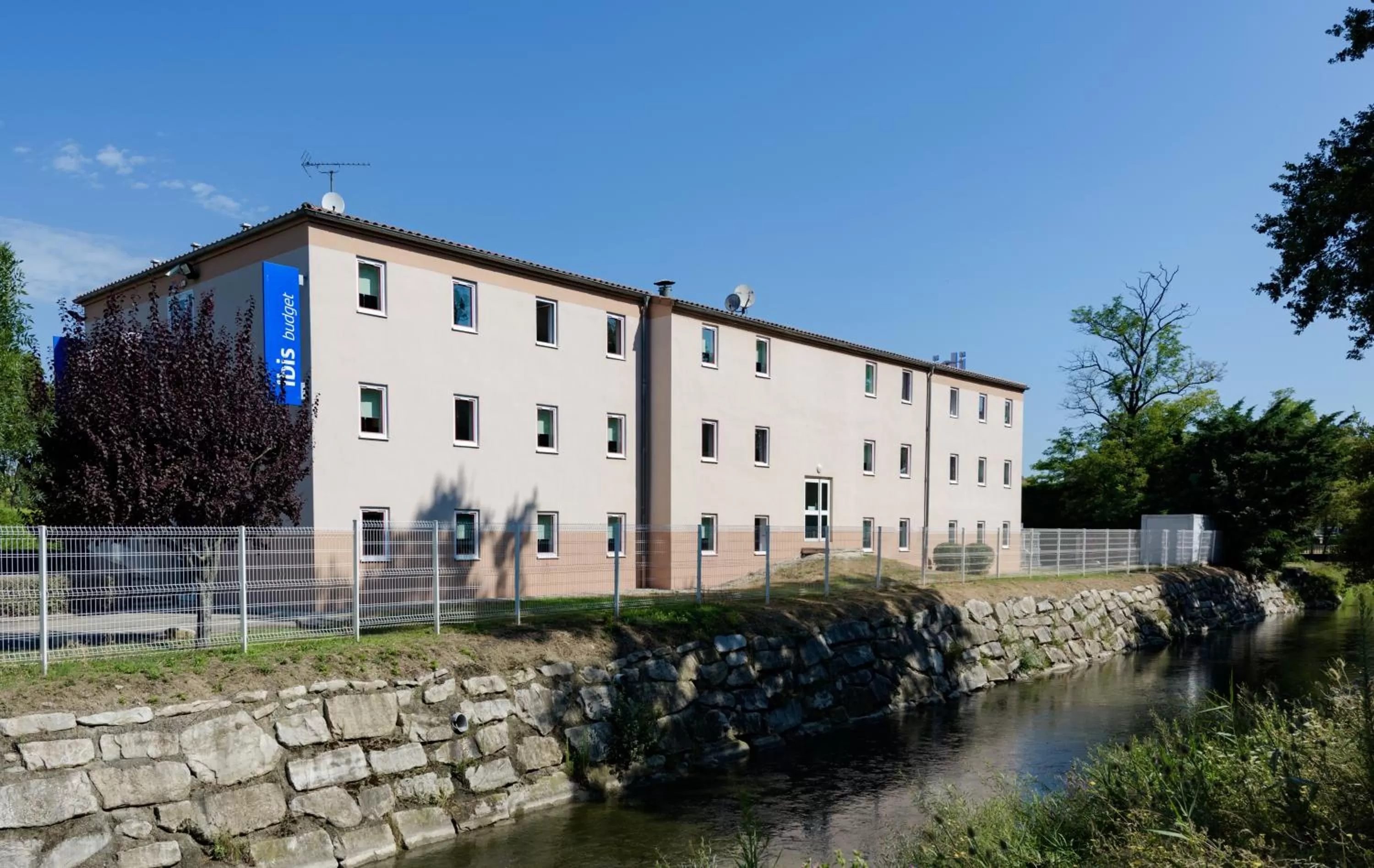 Facade/entrance in ibis budget Orange Centre