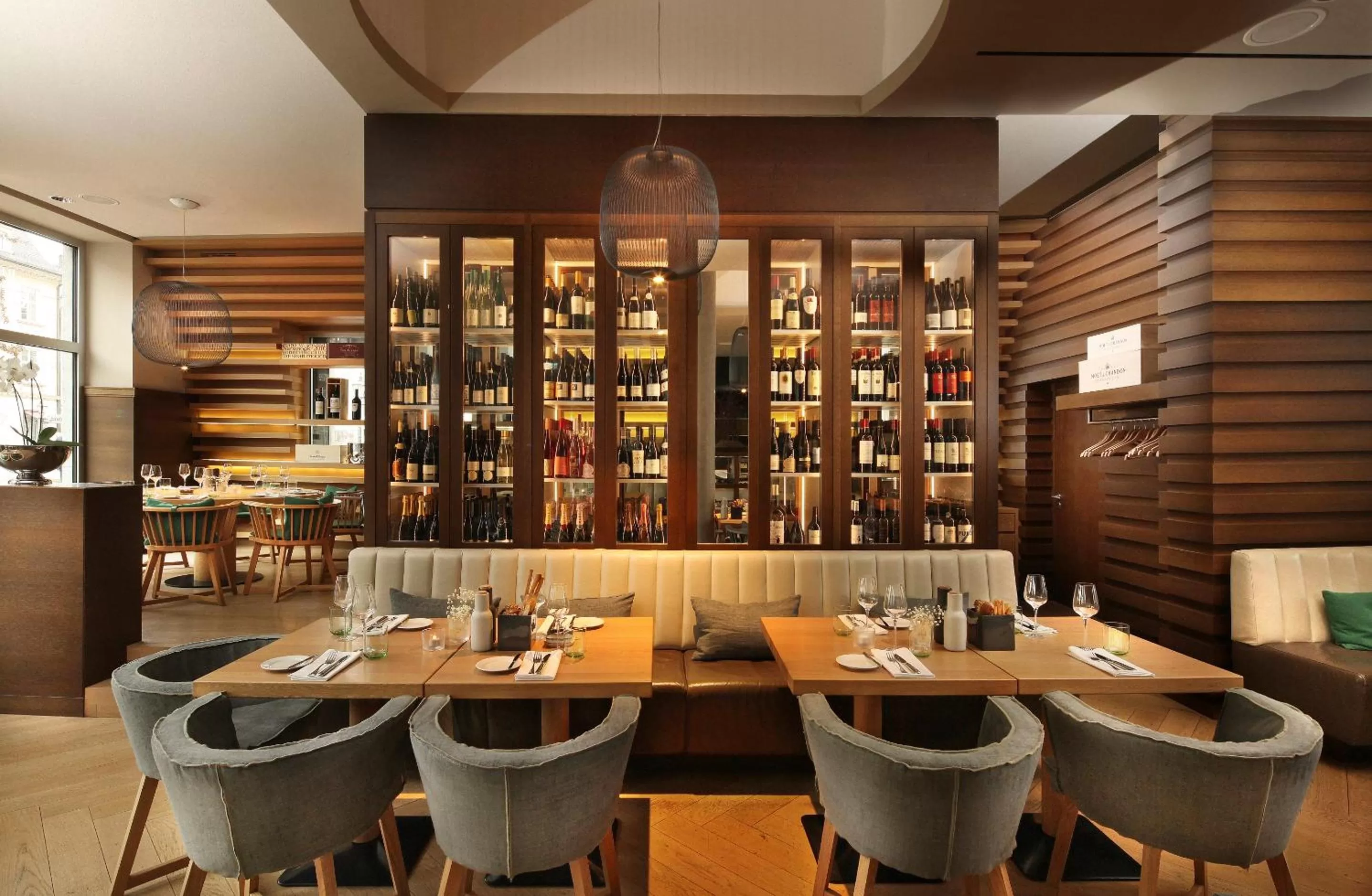 Restaurant/places to eat in Hotel Maximilian’s