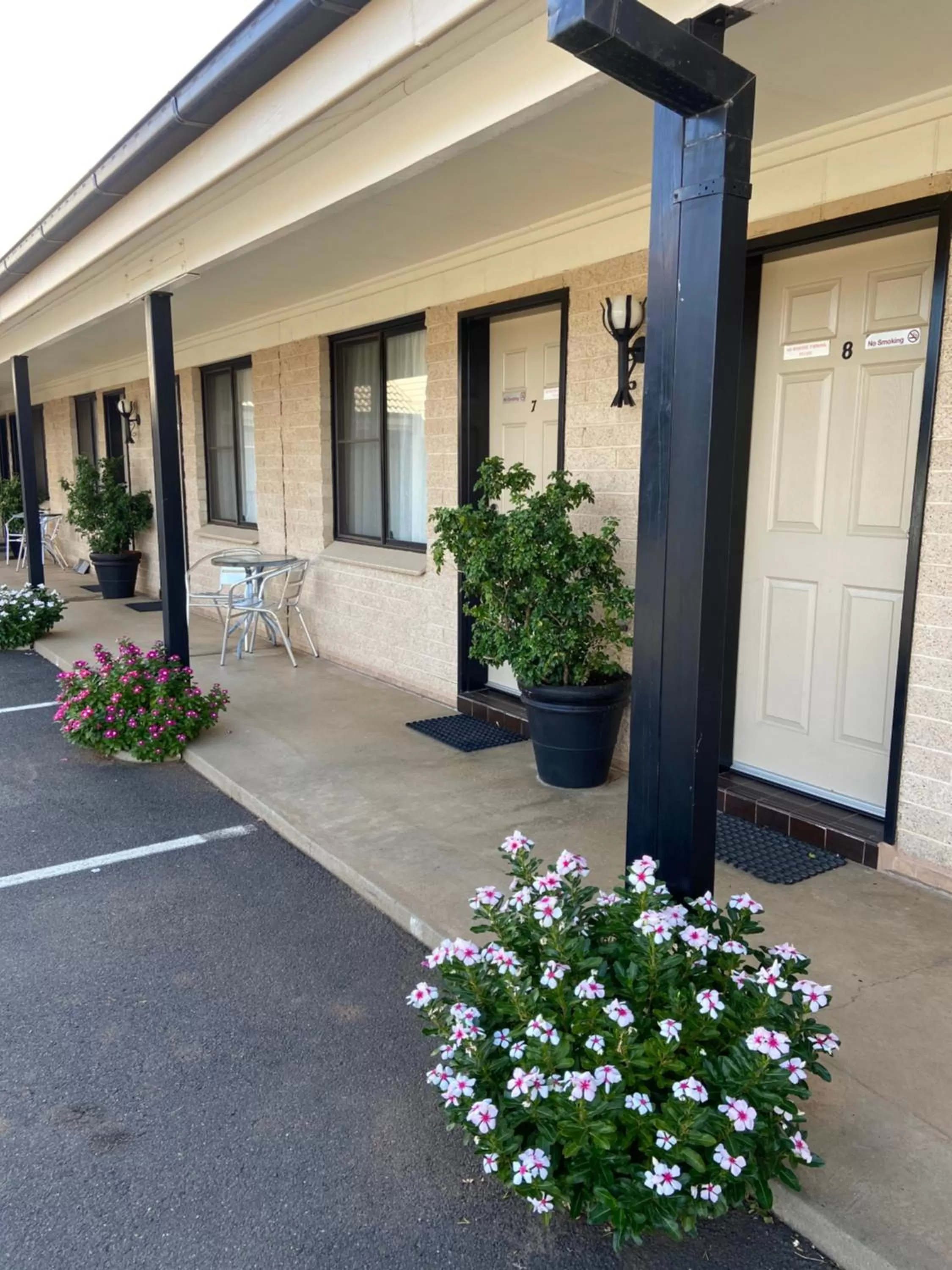 Property building in All Seasons Motor Lodge