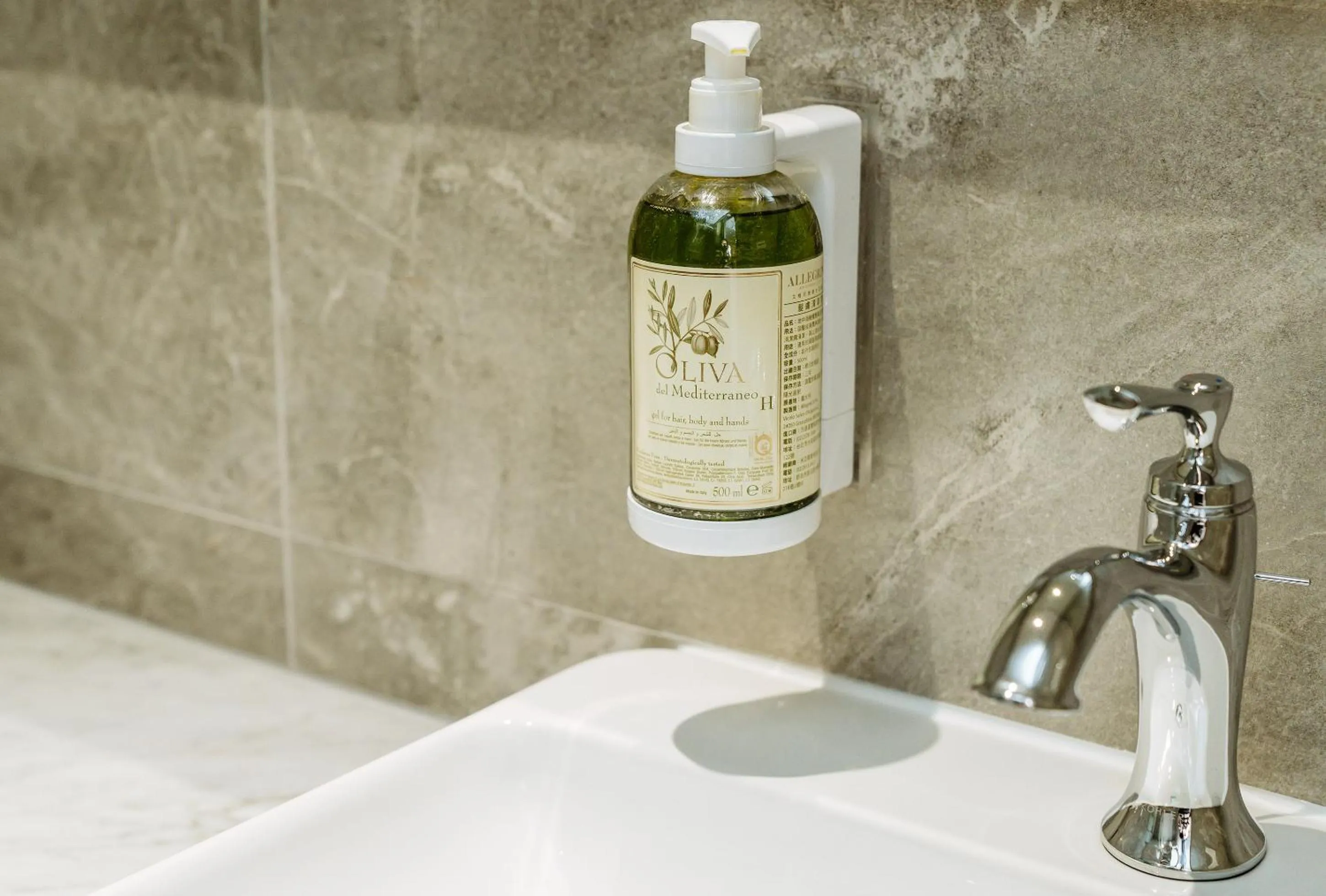 Bathroom in Hôtel de Ľeau