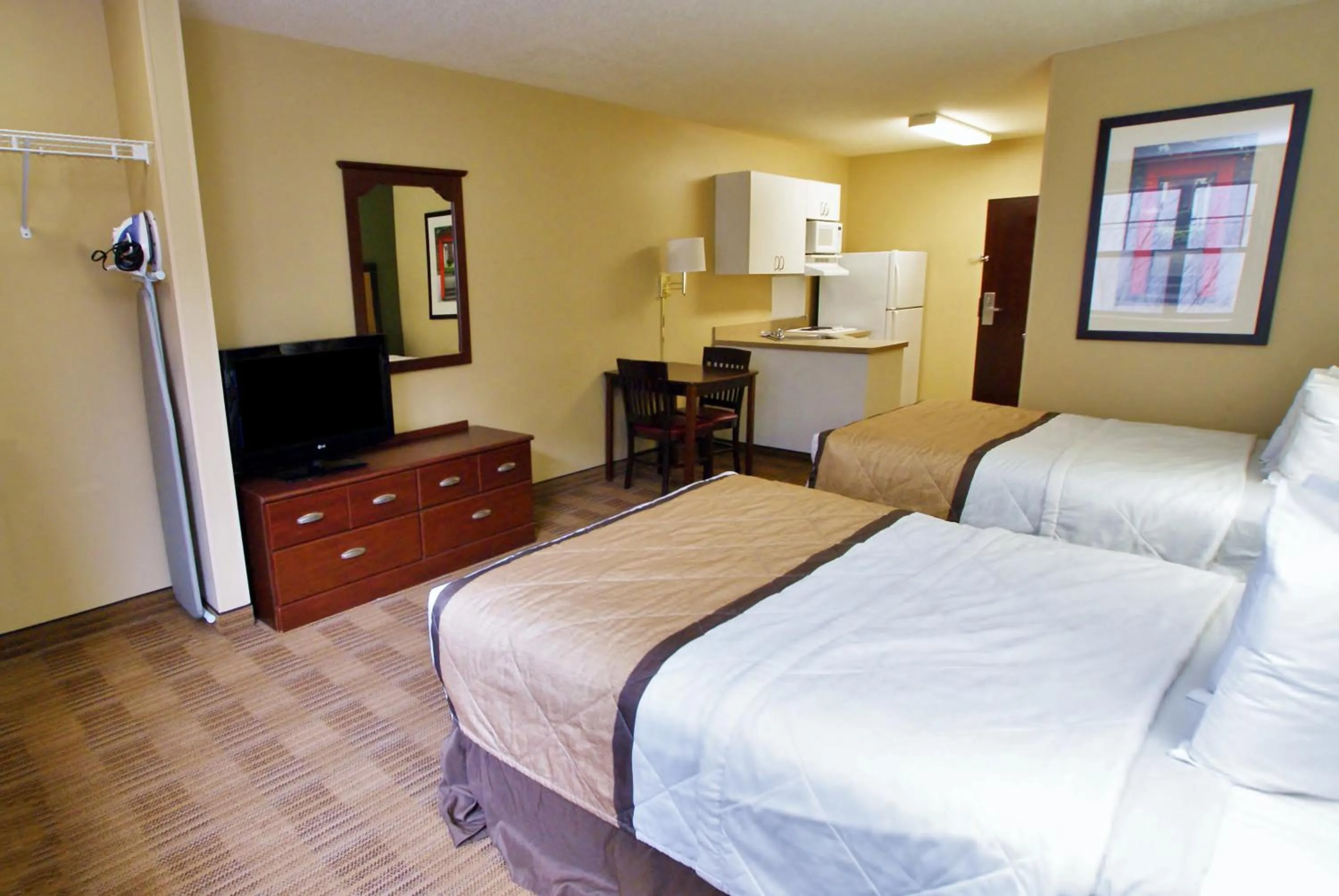 Bed in Extended Stay America Suites - Savannah - Midtown