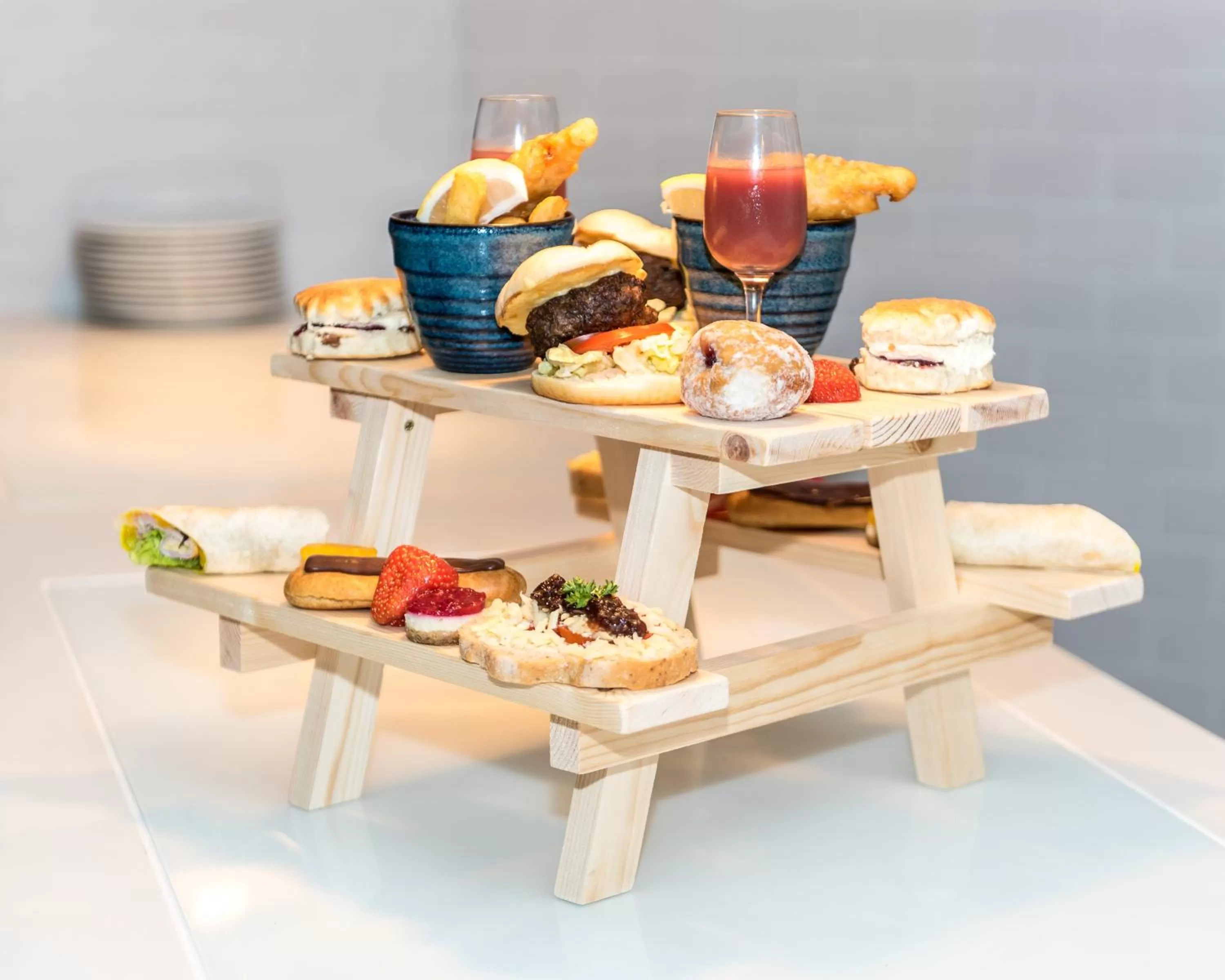 Lounge or bar in Holiday Inn Lancaster by IHG