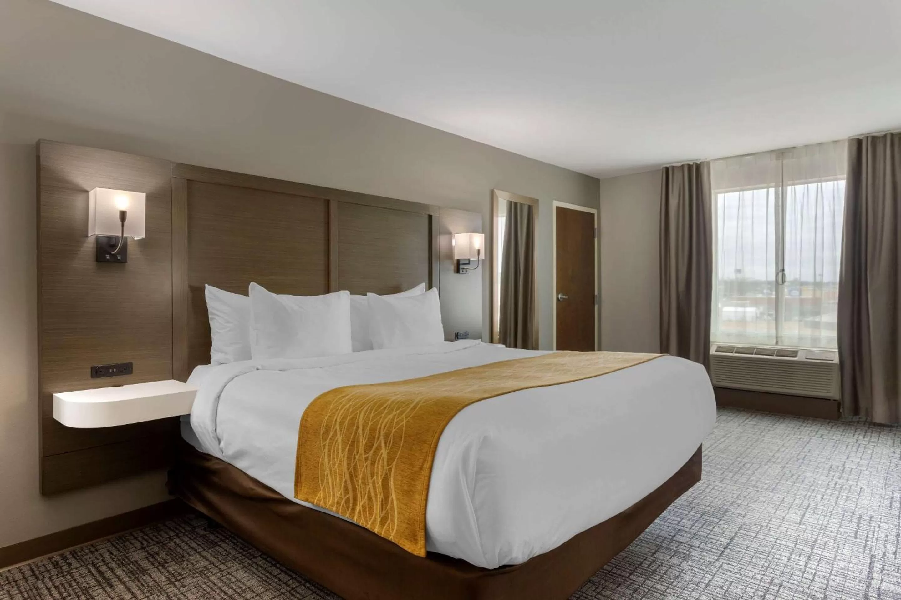 Photo of the whole room, Bed in Comfort Inn Jonesboro