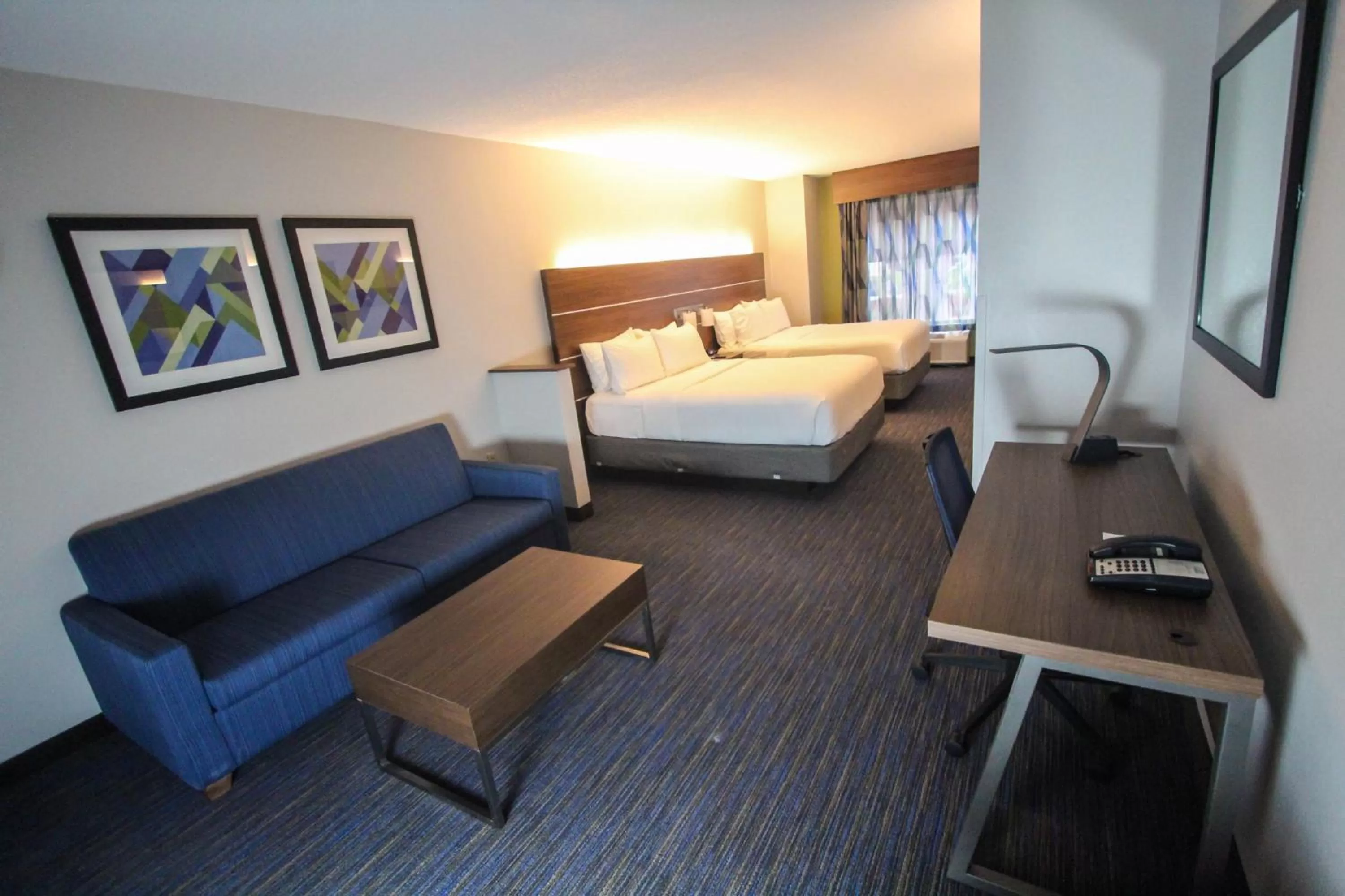 Photo of the whole room, Bed in Holiday Inn Express Hotel & Suites Charleston - North by IHG