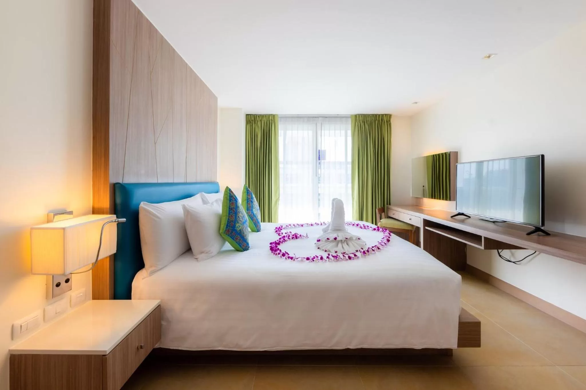 Photo of the whole room, Bed in Centara Pattaya Hotel