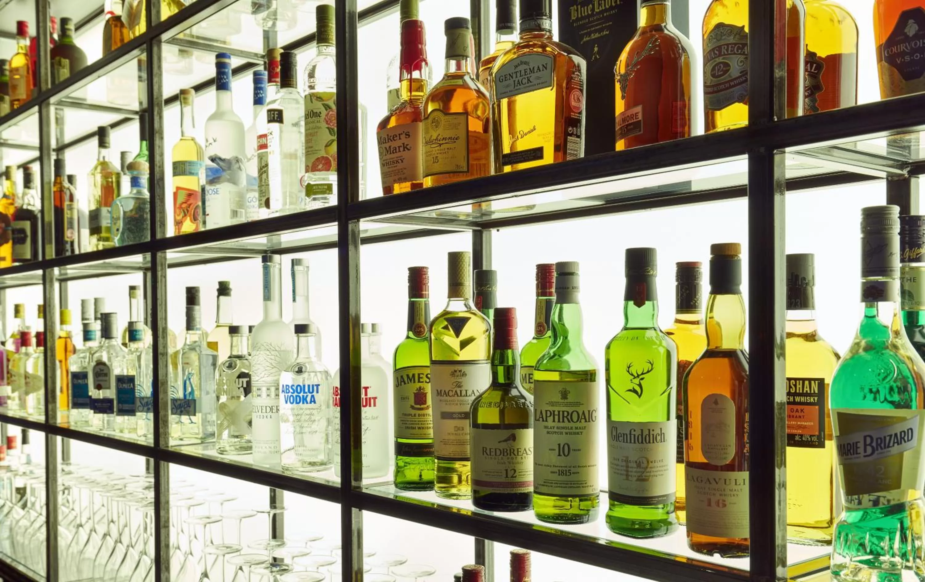 Lounge or bar in NYX Hotel London Holborn by Leonardo Hotels