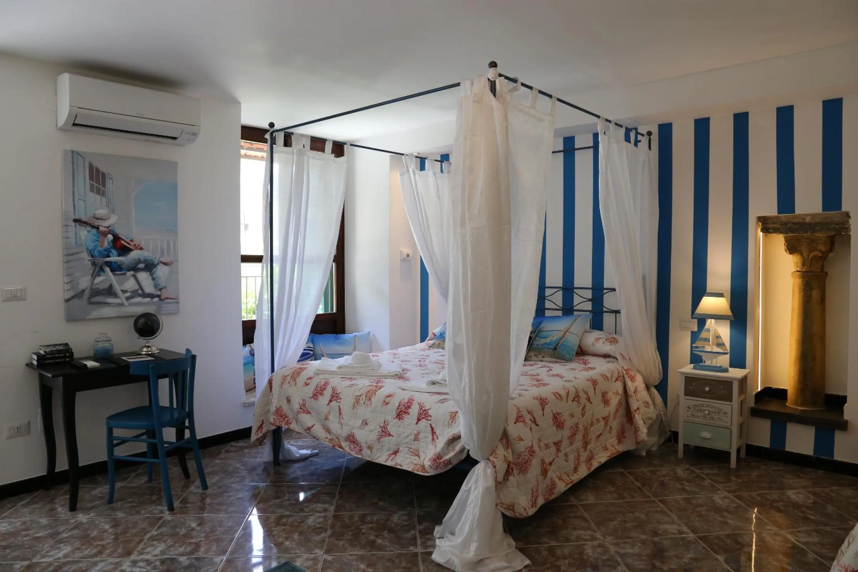 Bed in Albergo Del Centro Storico