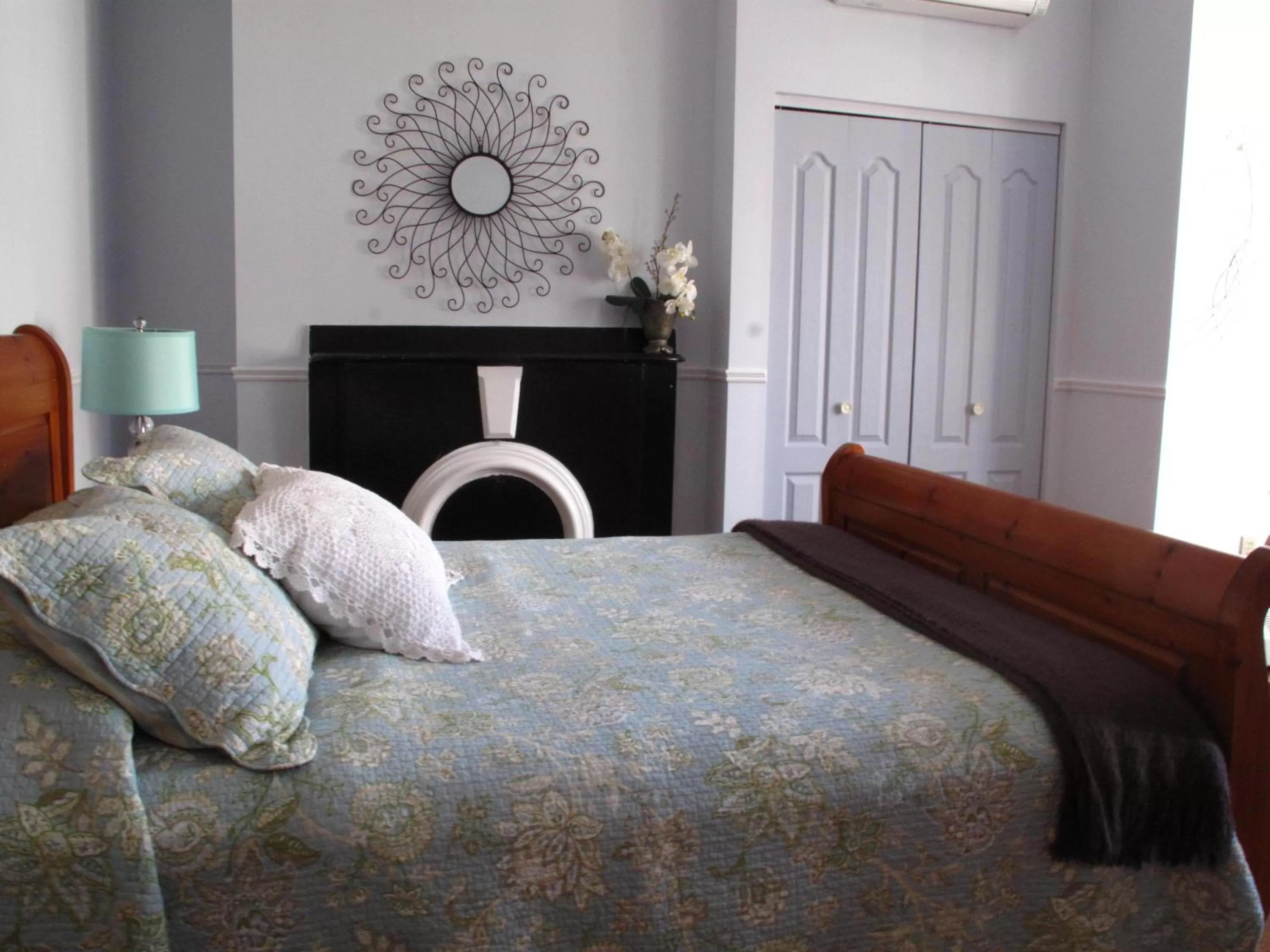 Bed in Garden South Park Inn