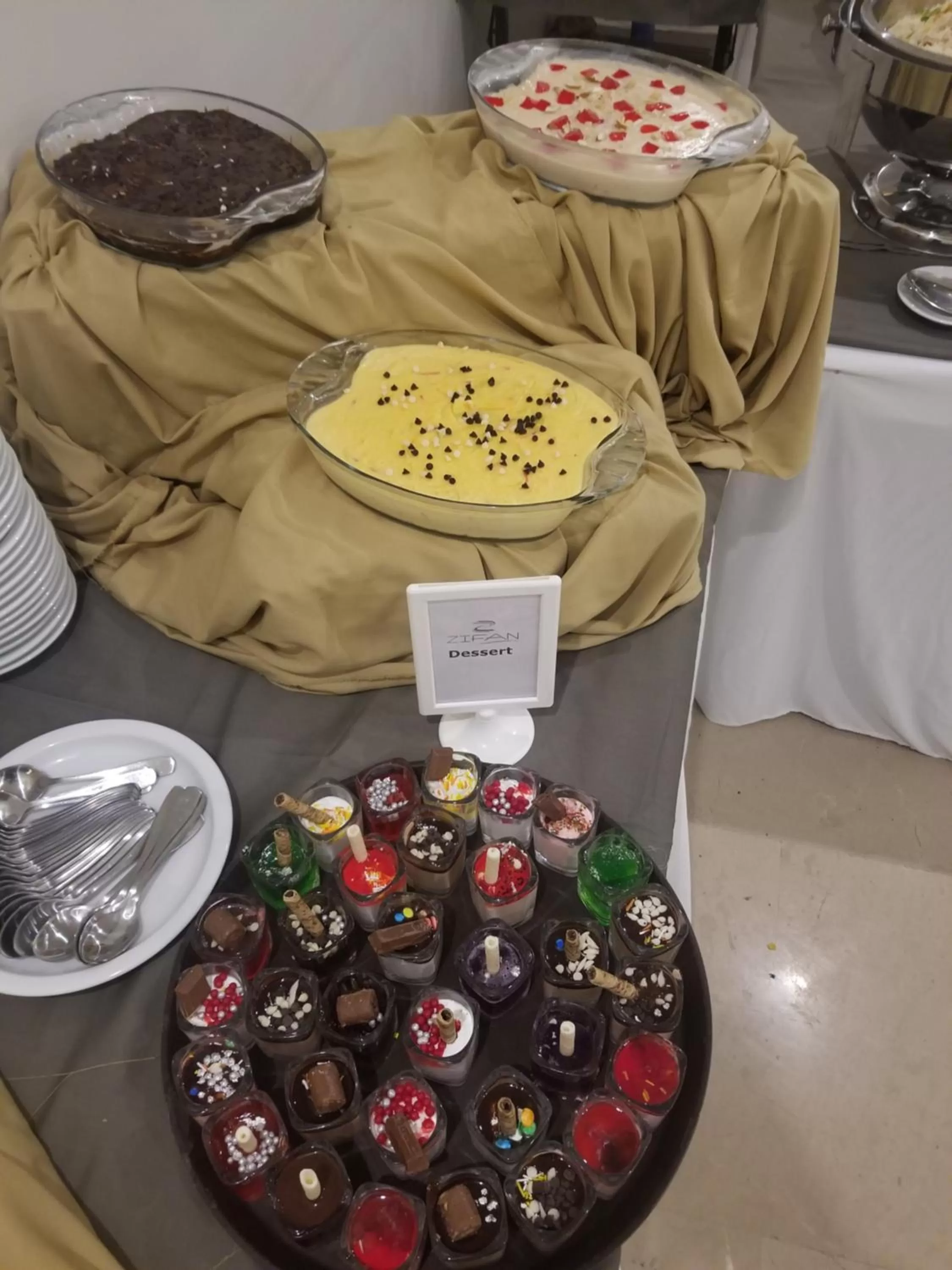 Food in Zifan Hotel & Suites