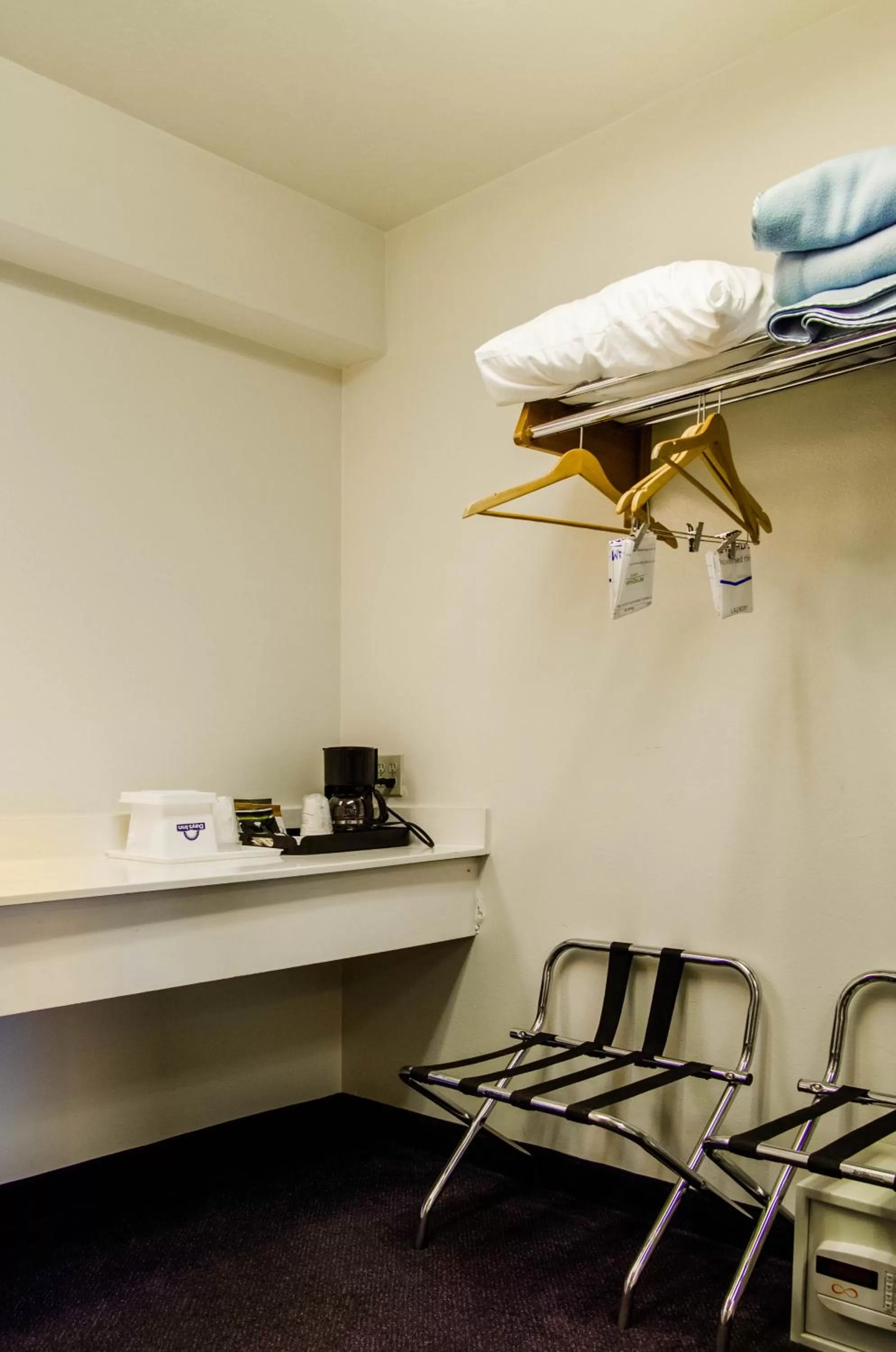 Queen Room - Non-Smoking in Econo Lodge Panguitch near Bryce Canyon