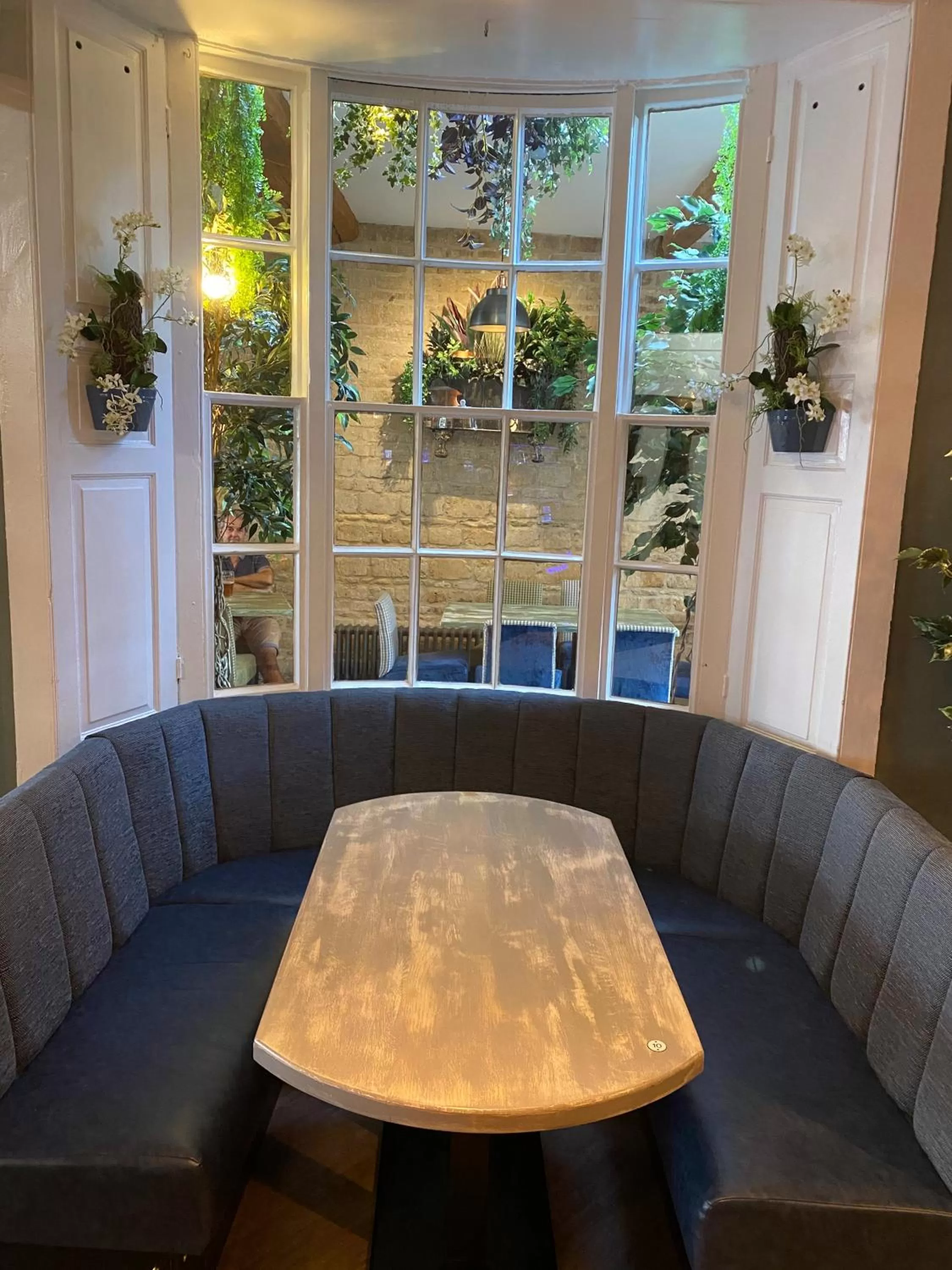 Lounge or bar in Deeping Stage