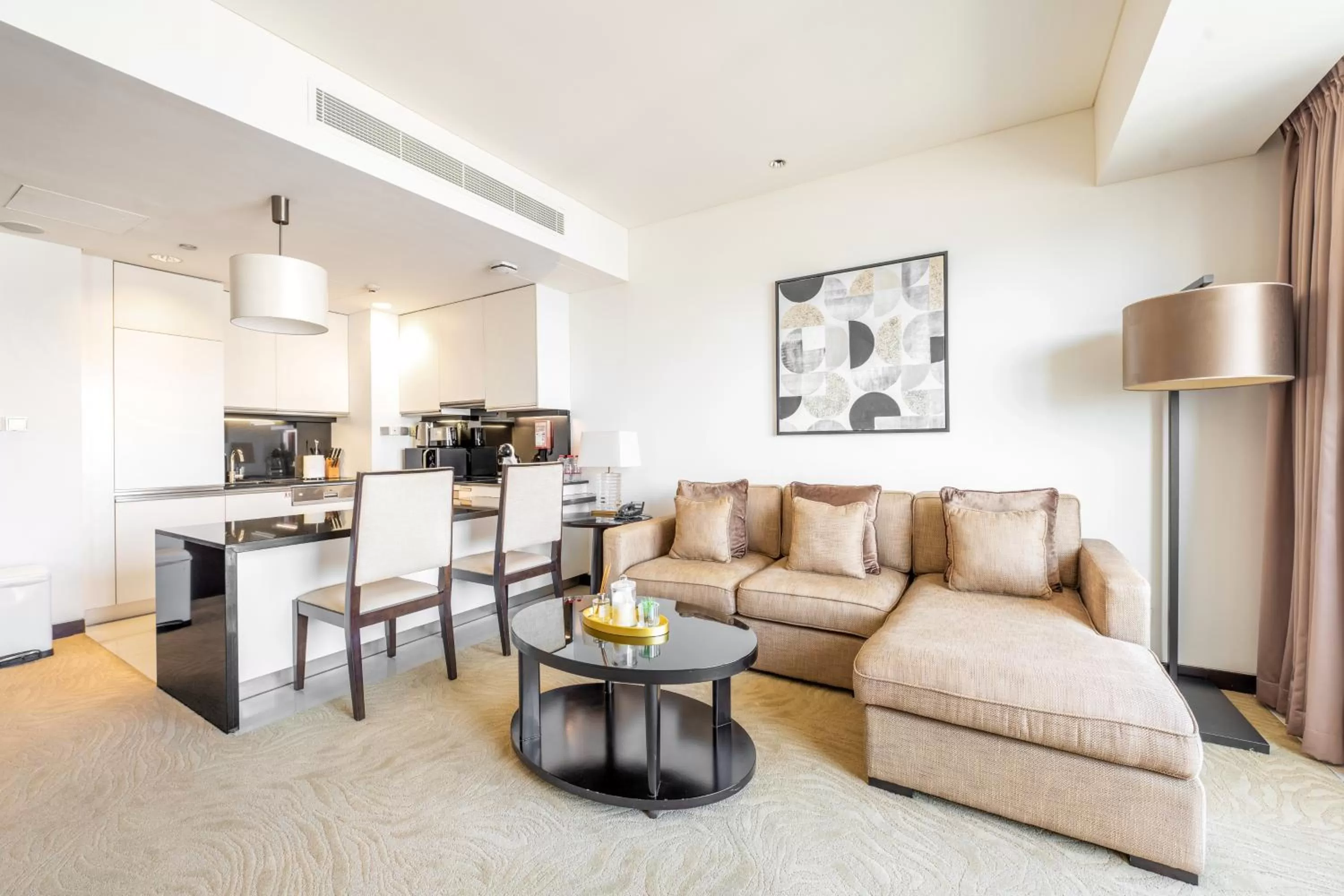 Kitchen or kitchenette in Emaar Residences Dubai Marina by Qstay - formerly Address Dubai Marina