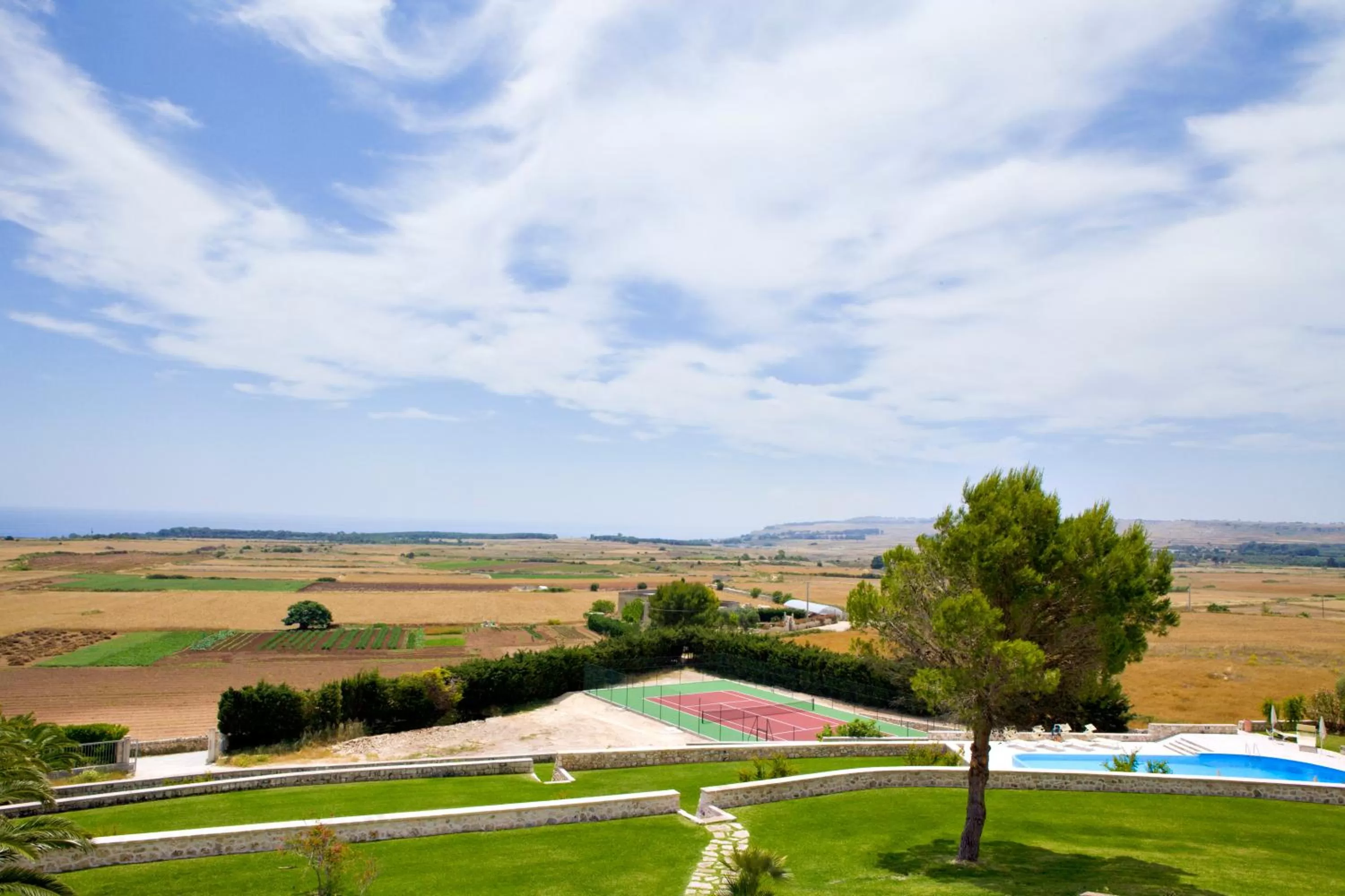 Tennis court in Masseria Panareo