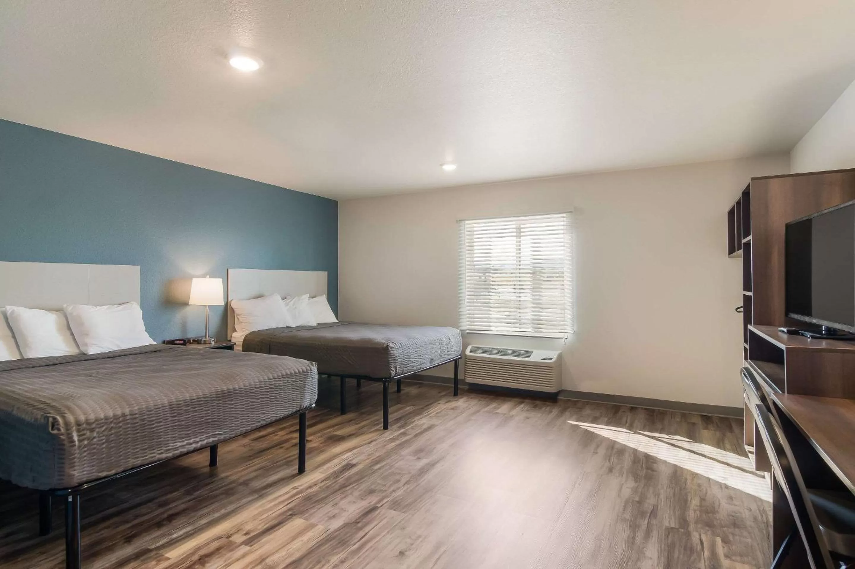 Photo of the whole room, Bed in WoodSpring Suites Broomfield-Westminster